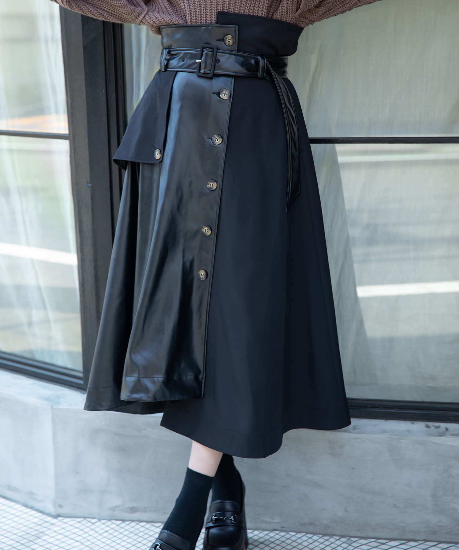 フェイクレザードッキングスカート