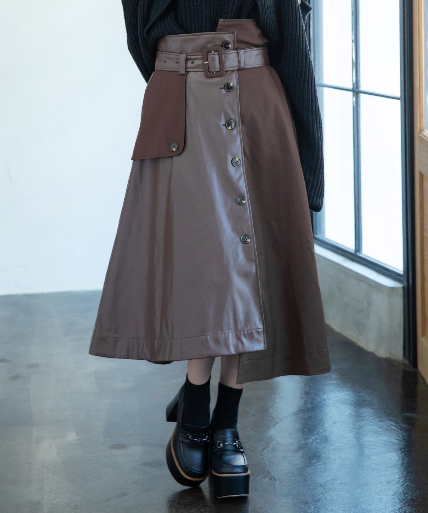 フェイクレザードッキングスカート