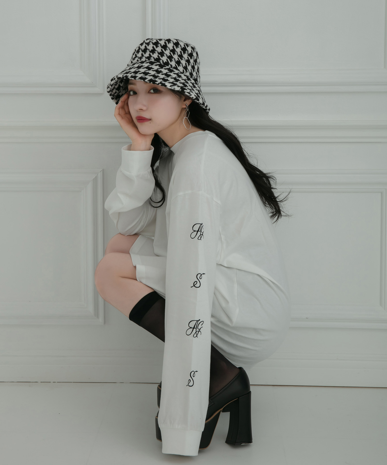 UNISEX ロゴスリーブロンT