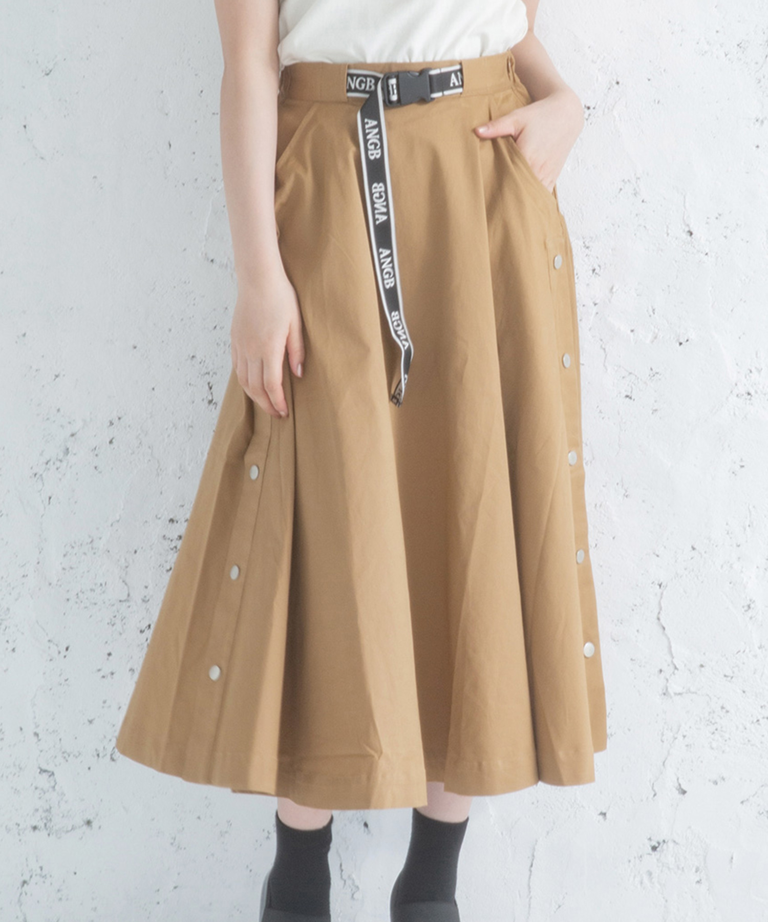 サイドボタンフレアスカート