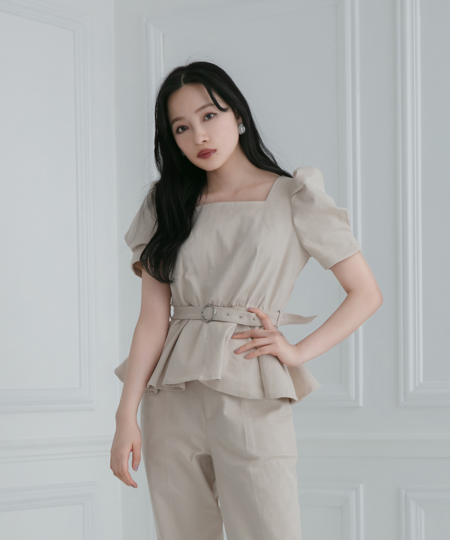 ペプラムトップス