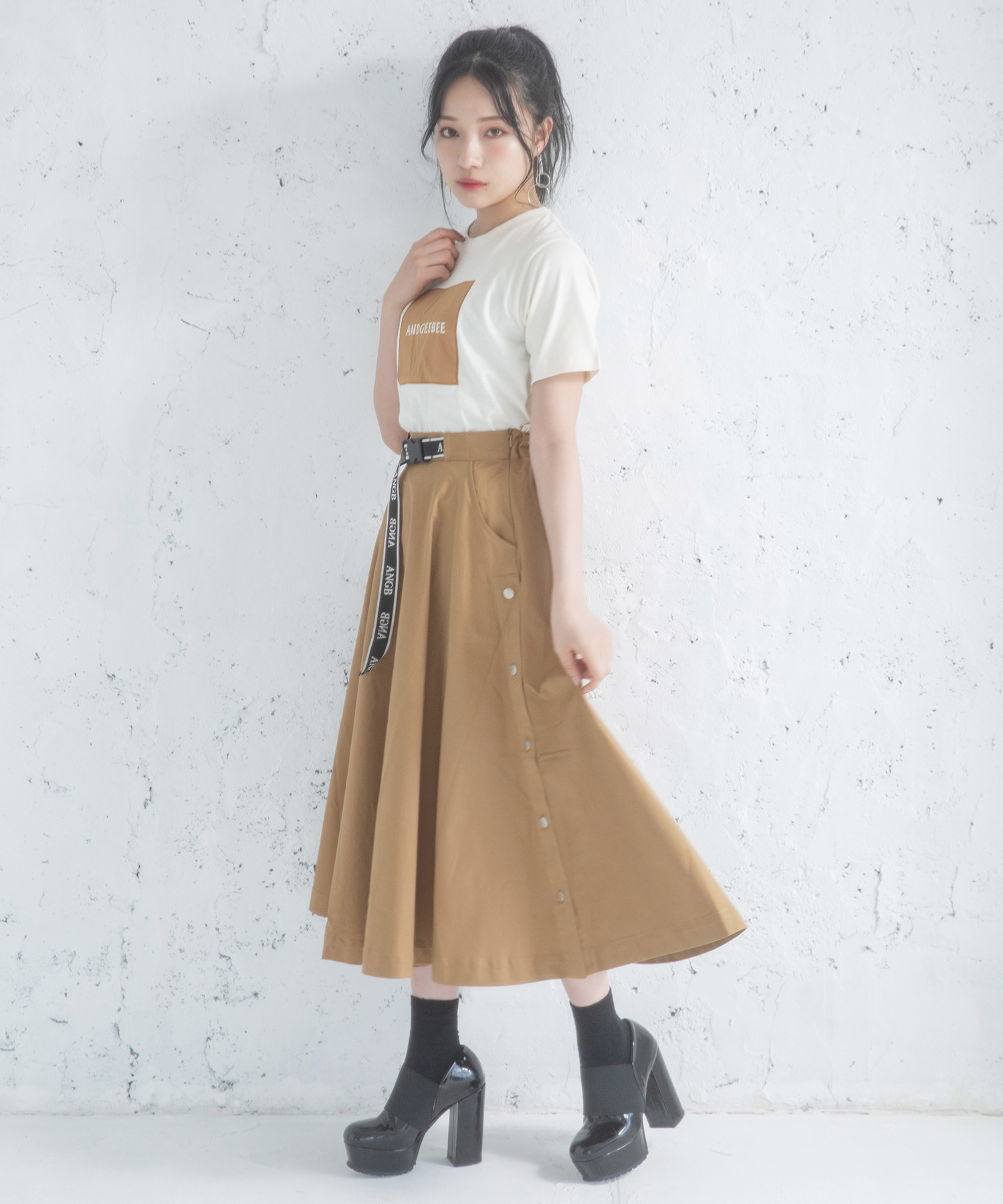 サイドボタンフレアスカート