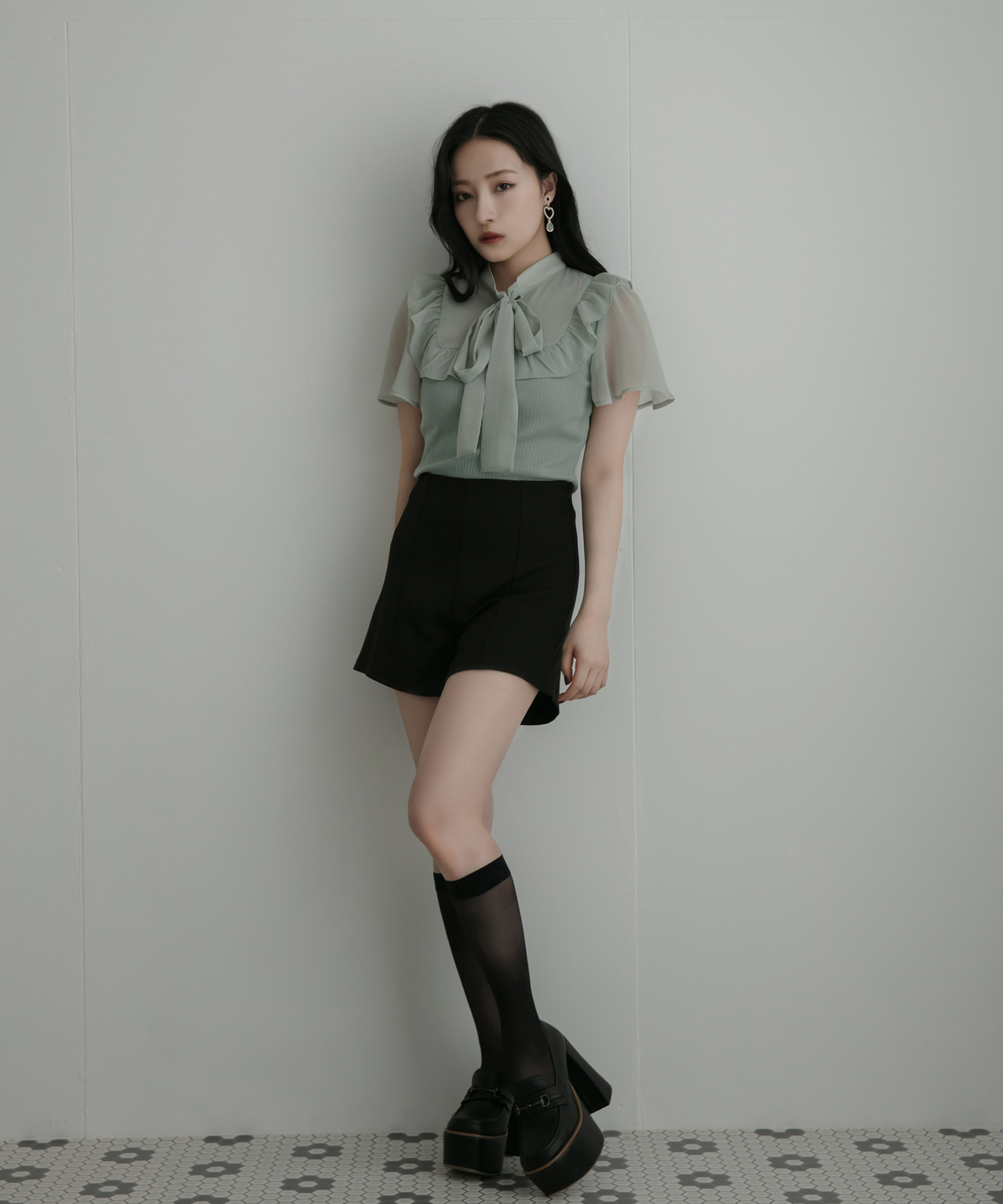 シアーフリルトップス