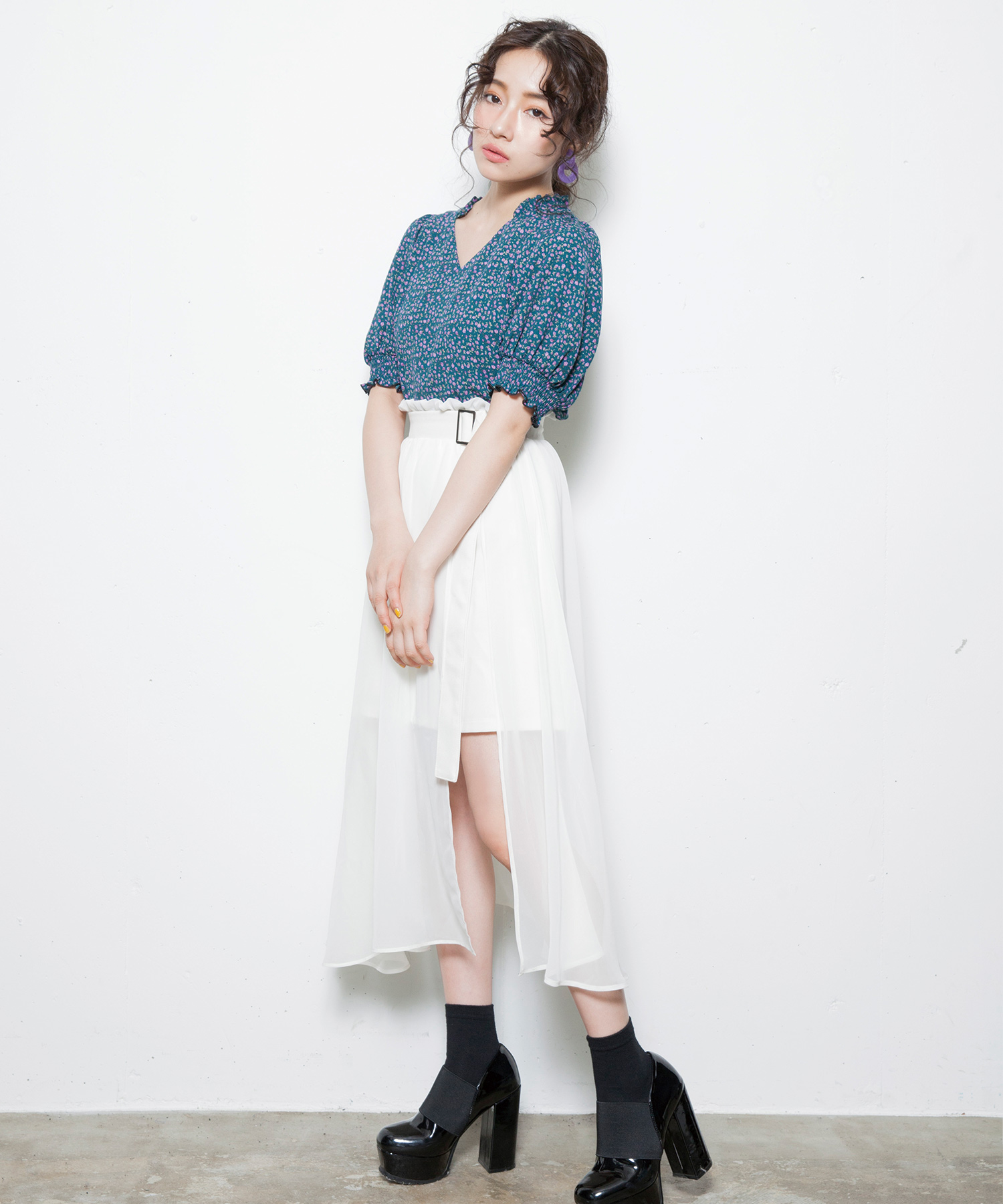 フリルエリトップス