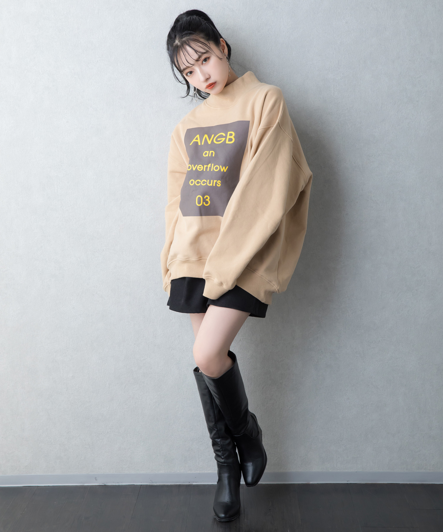 UNISEX ボックススウェット