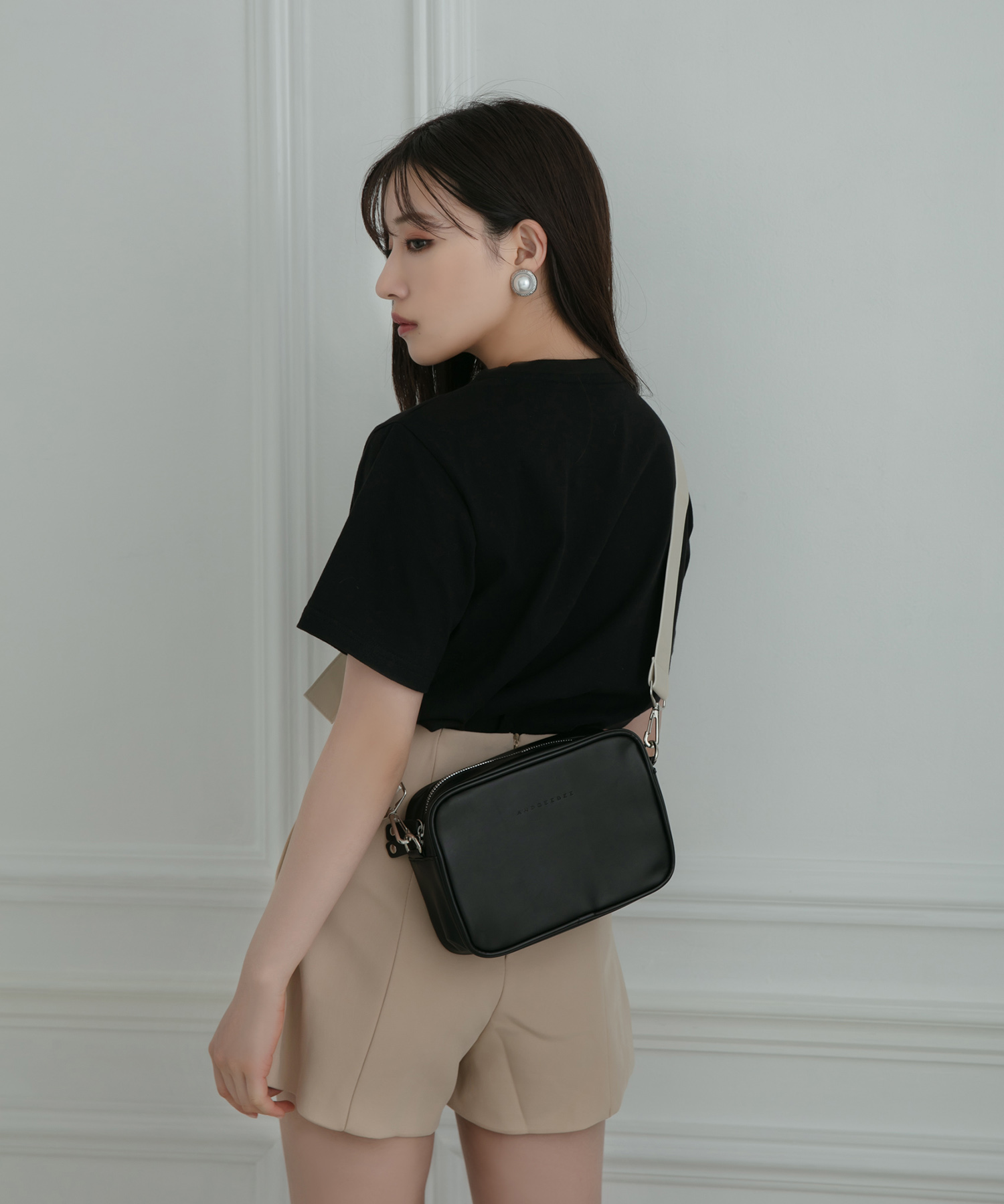 フェイクレザースクエアショルダーバッグ