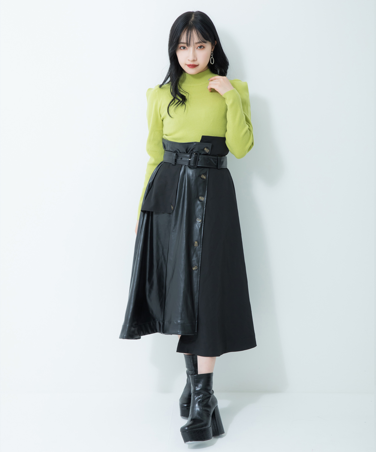 フェイクレザードッキングスカート