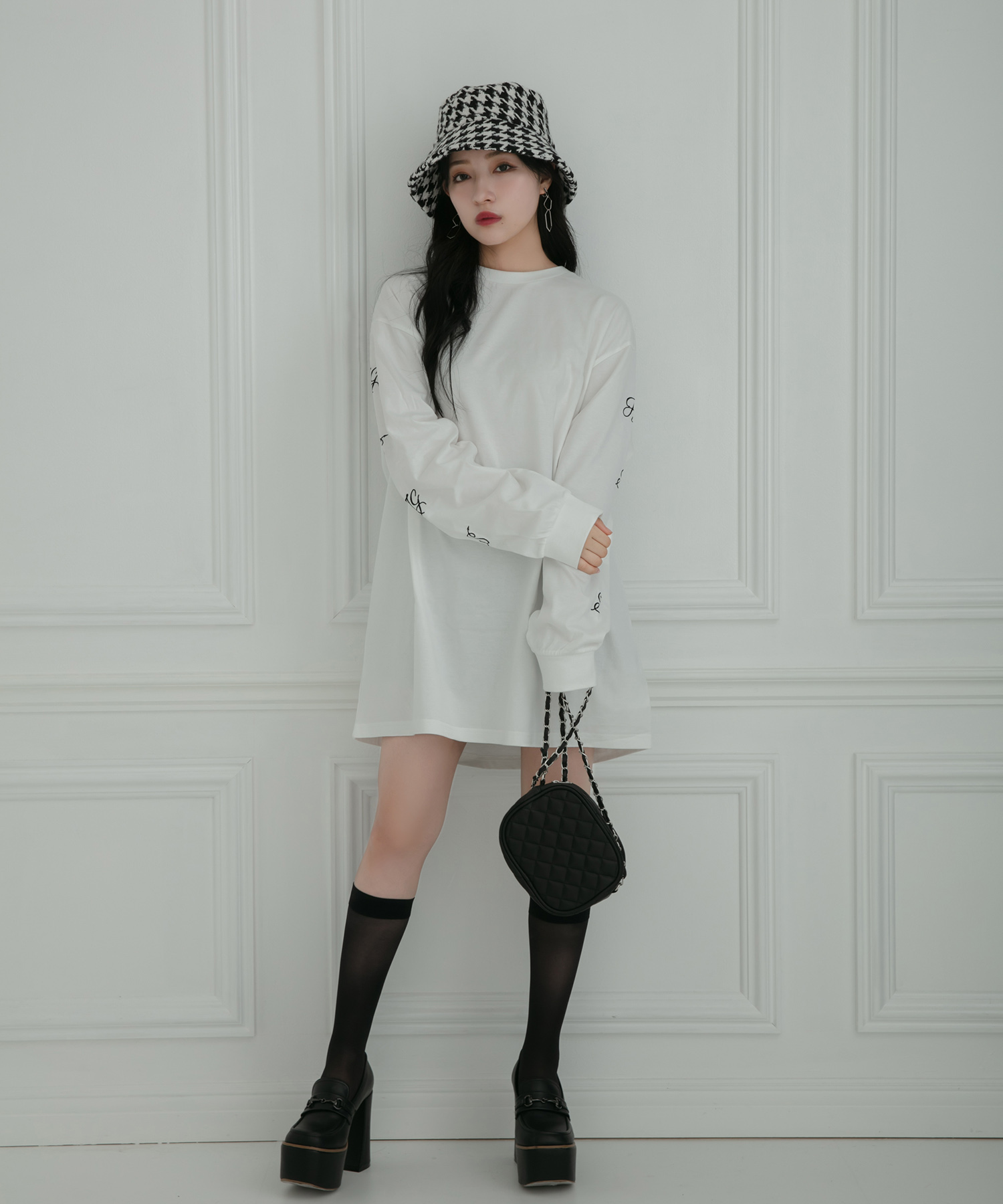 UNISEX ロゴスリーブロンT