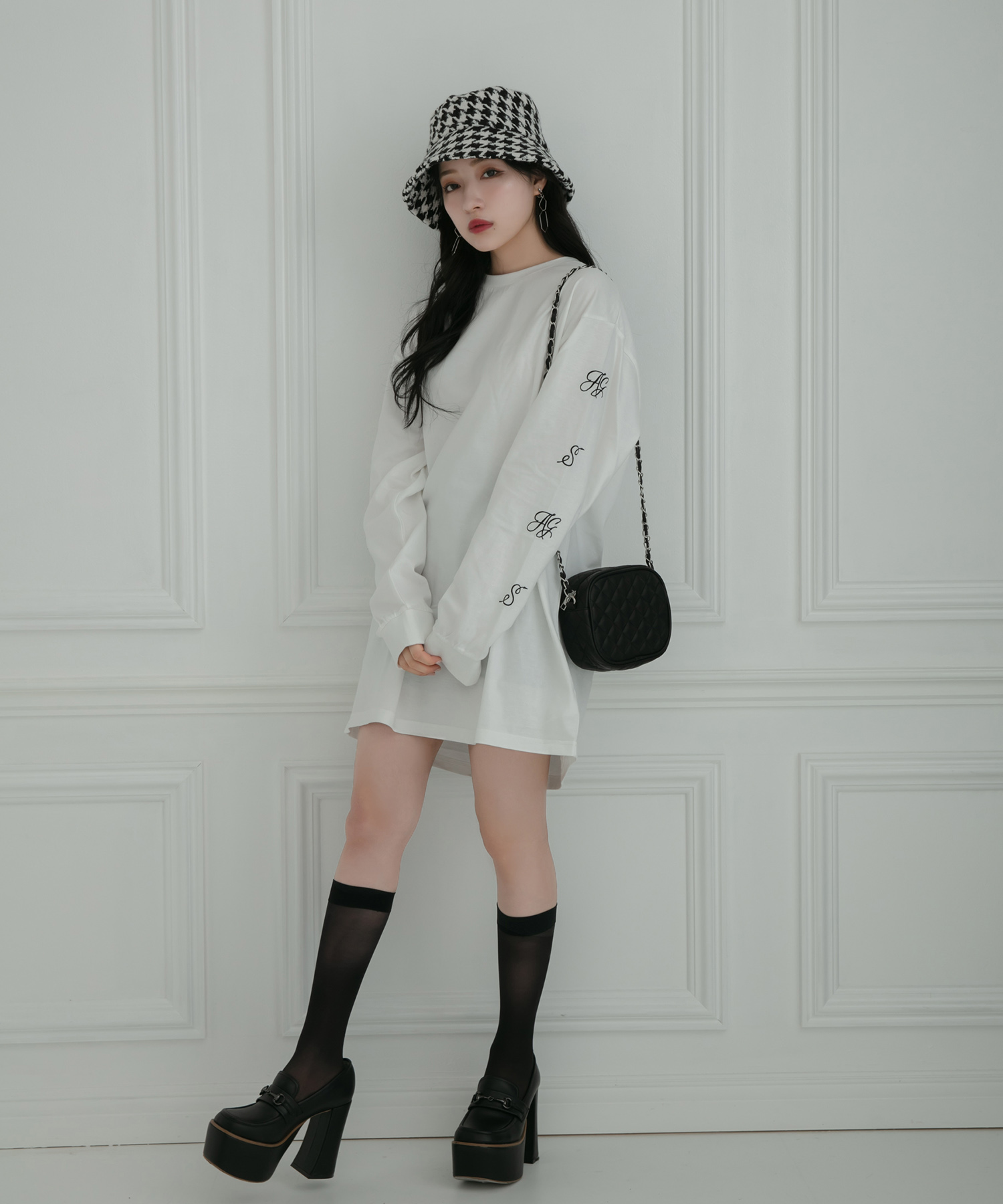 UNISEX ロゴスリーブロンT