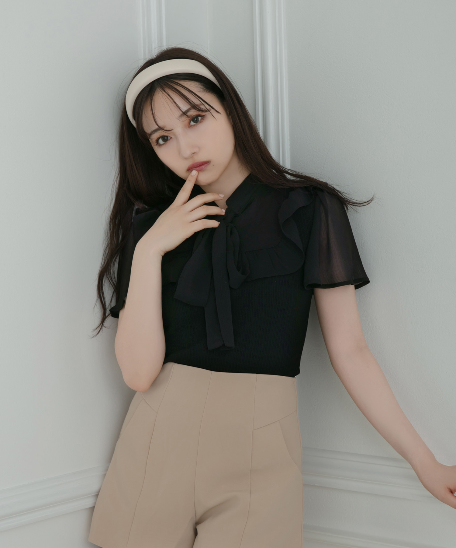 シアーフリルトップス