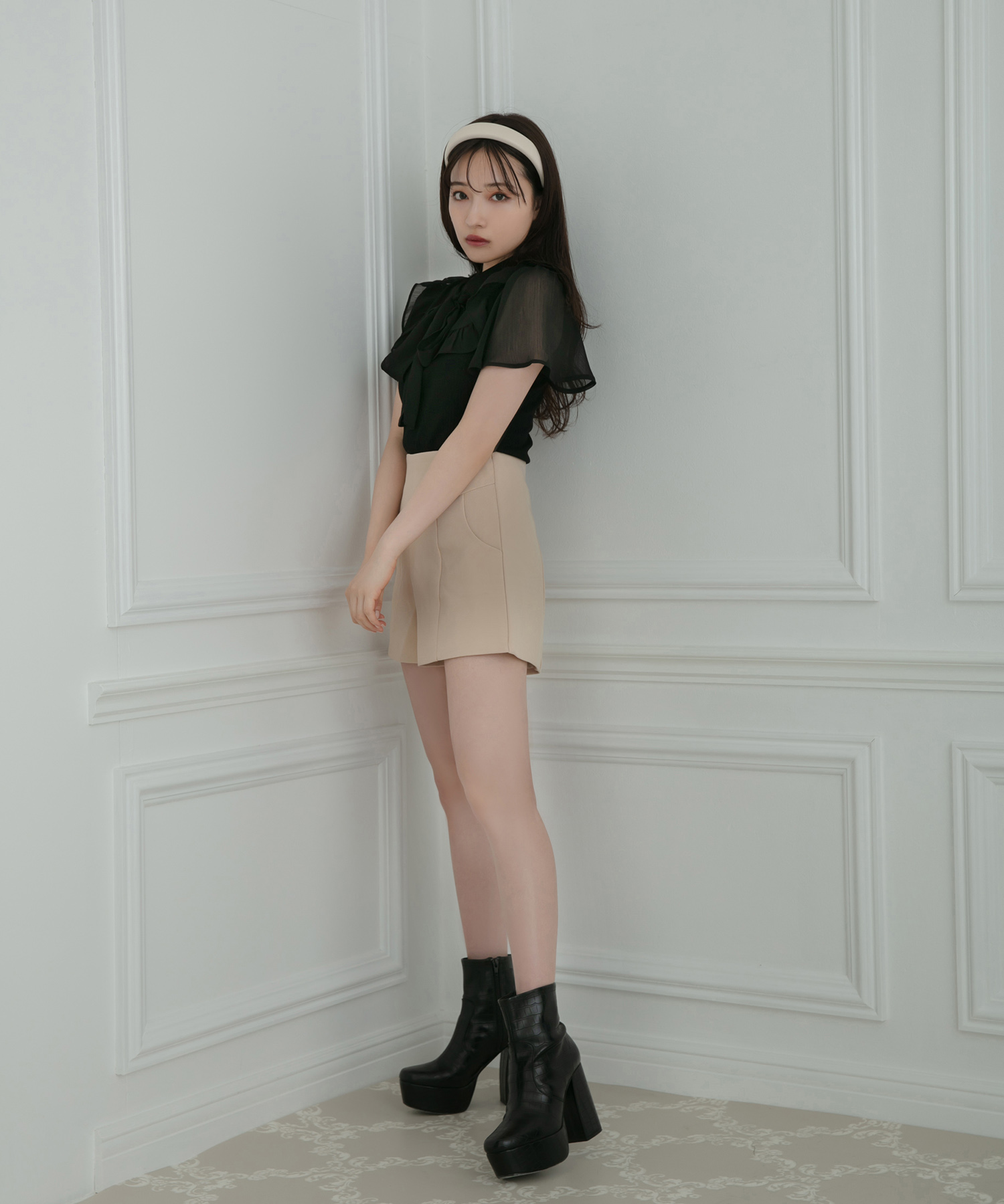 シアーフリルトップス