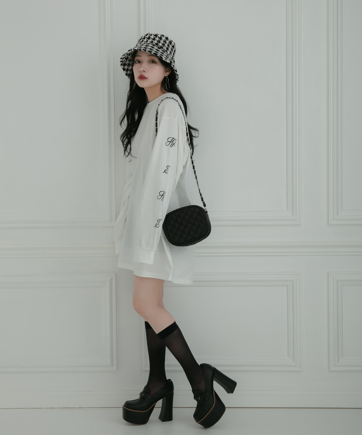 UNISEX ロゴスリーブロンT