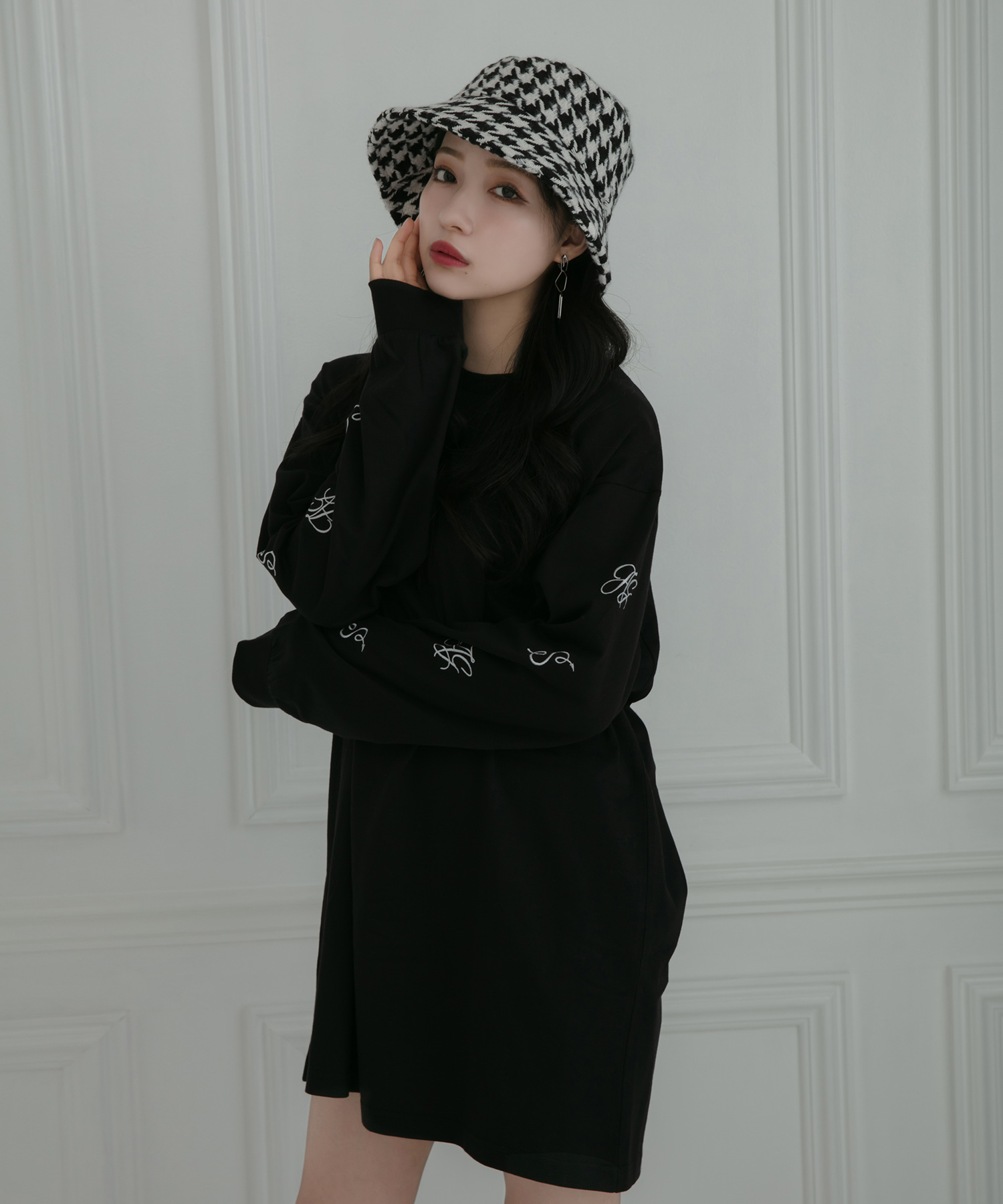 UNISEX ロゴスリーブロンT