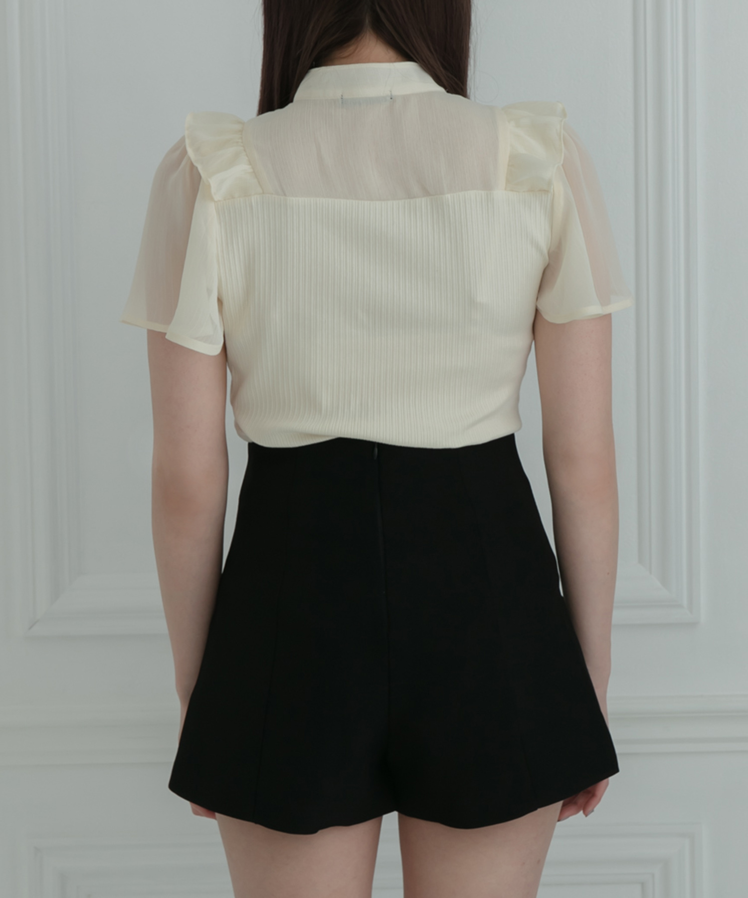 シアーフリルトップス