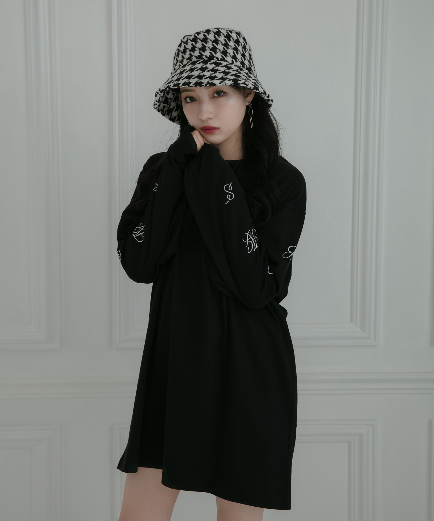 UNISEX ロゴスリーブロンT