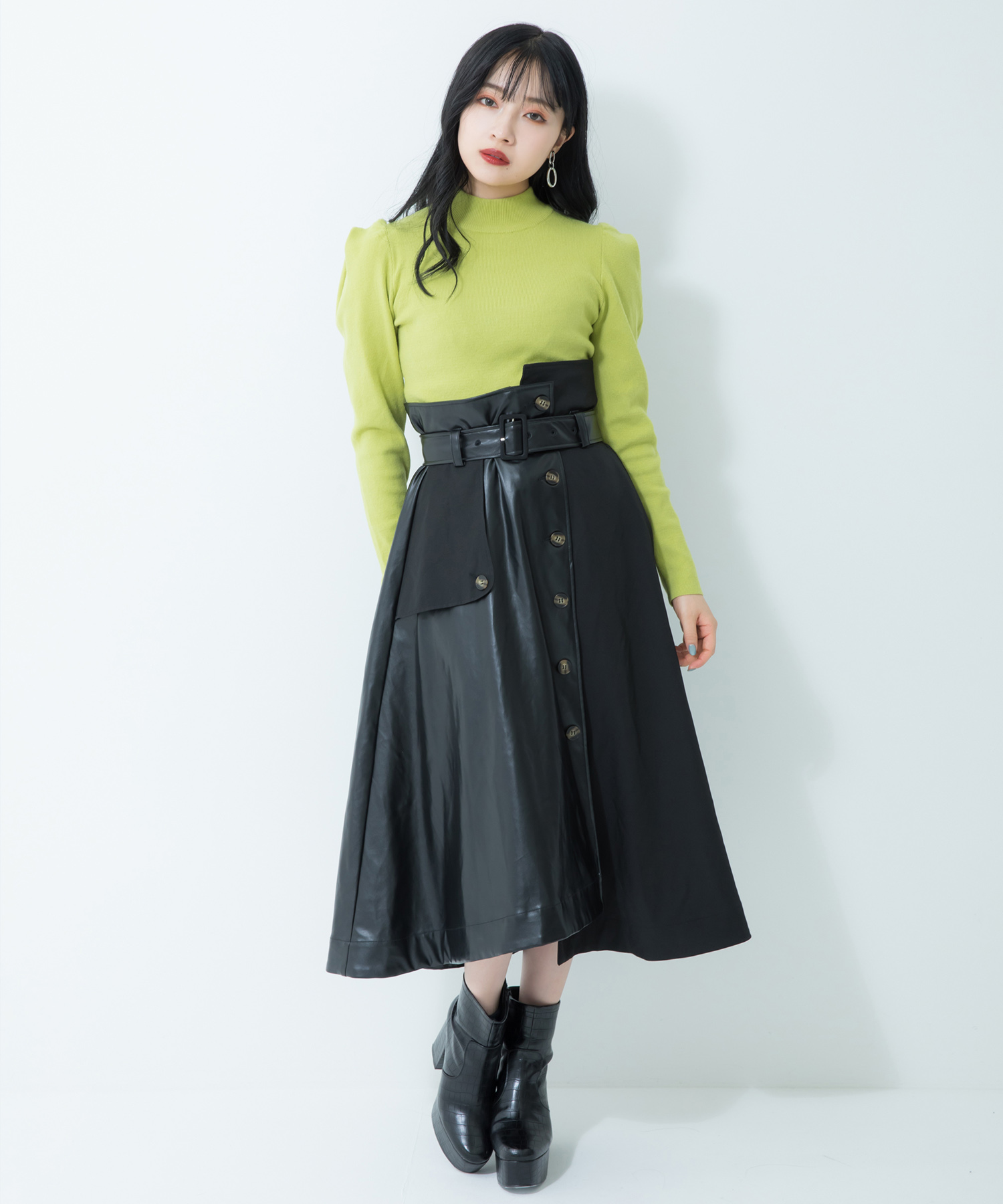 フェイクレザードッキングスカート