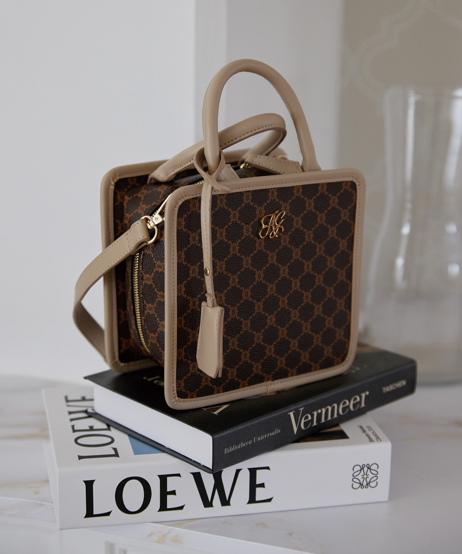 モノグラムショルダーバッグ