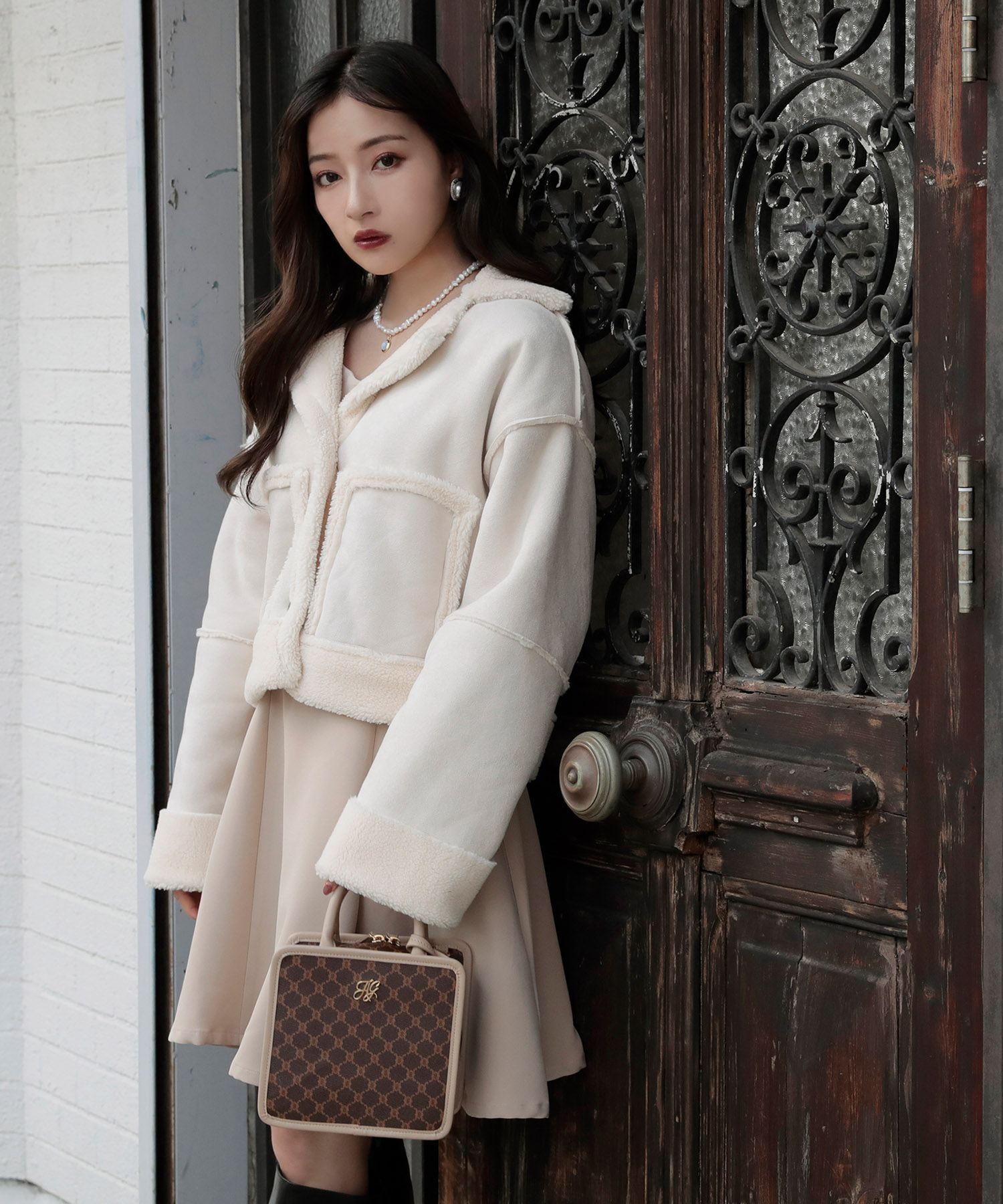 モノグラムショルダーバッグ