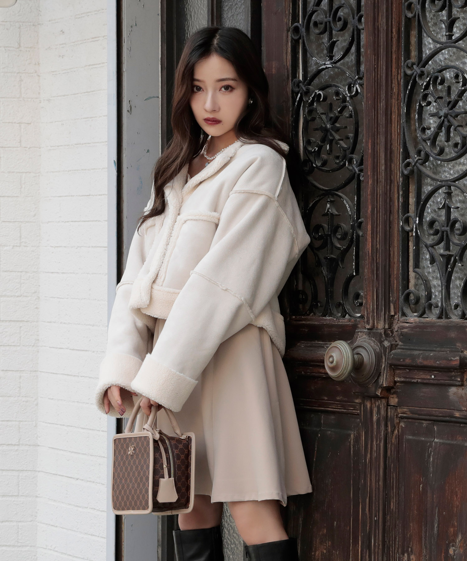 モノグラムショルダーバッグ