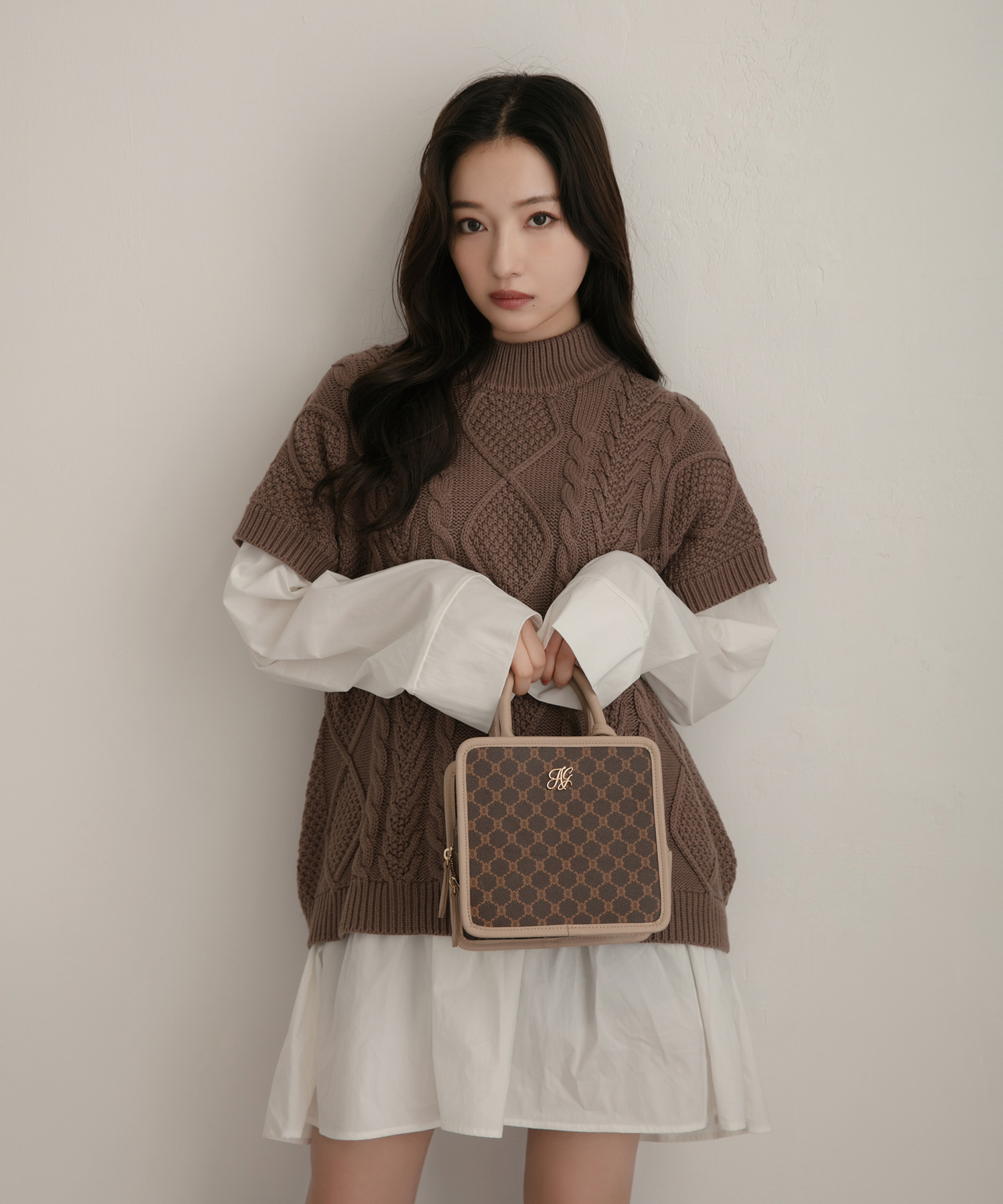 モノグラムショルダーバッグ