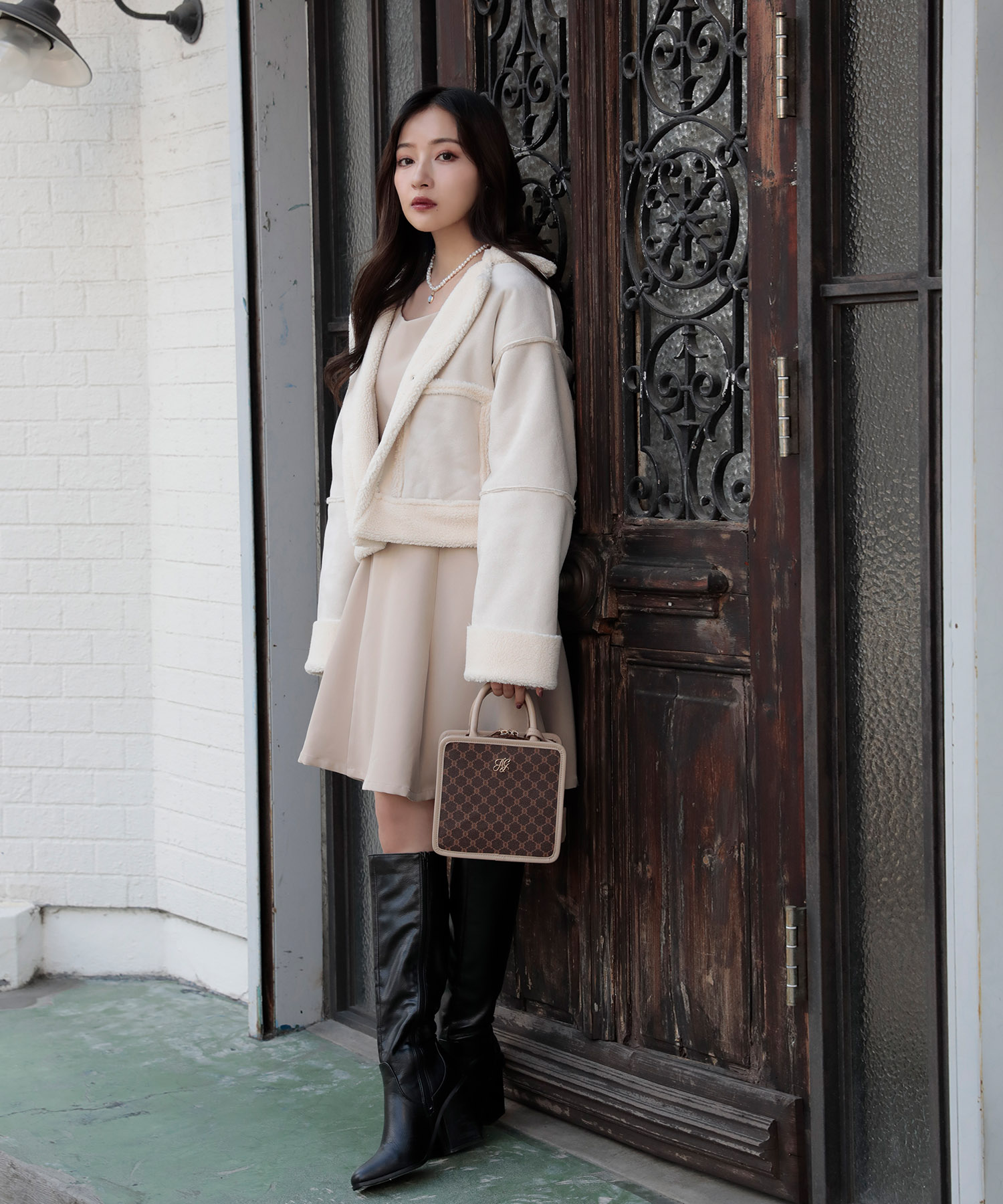 モノグラムショルダーバッグ