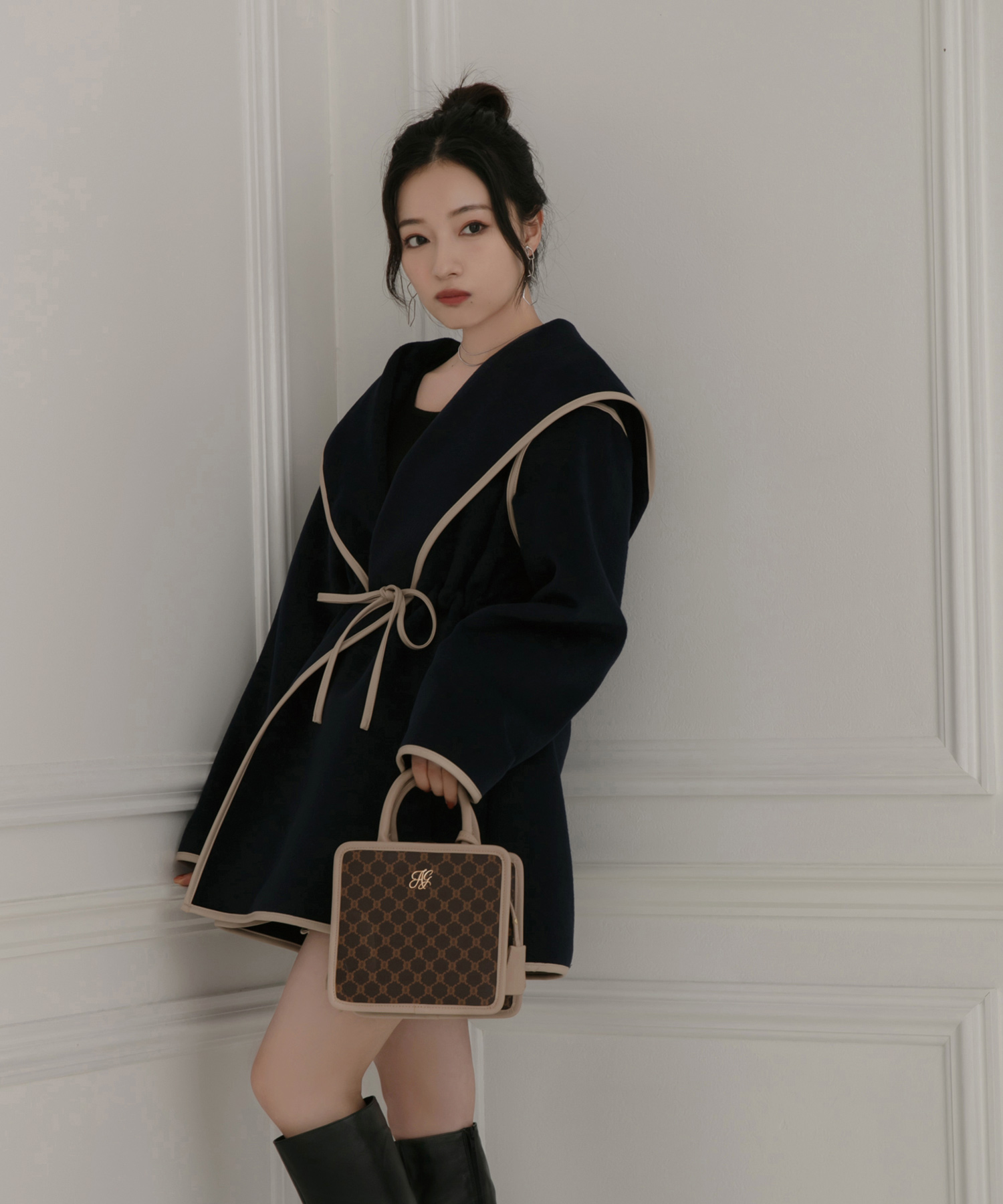 パイピングフーディーガウン