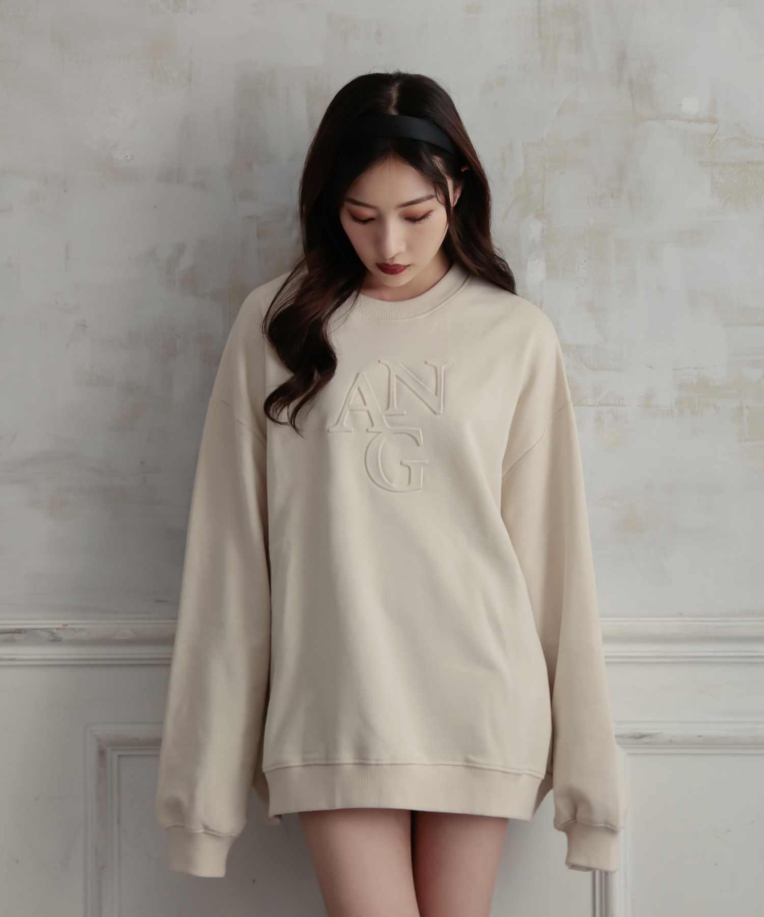 UNISEX エンボスロゴスウェット