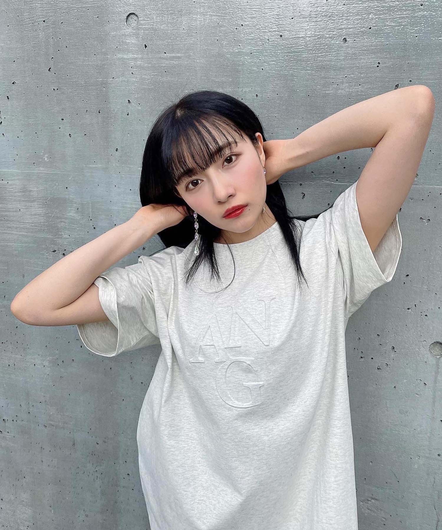 UNISEX エンボスロゴTシャツ