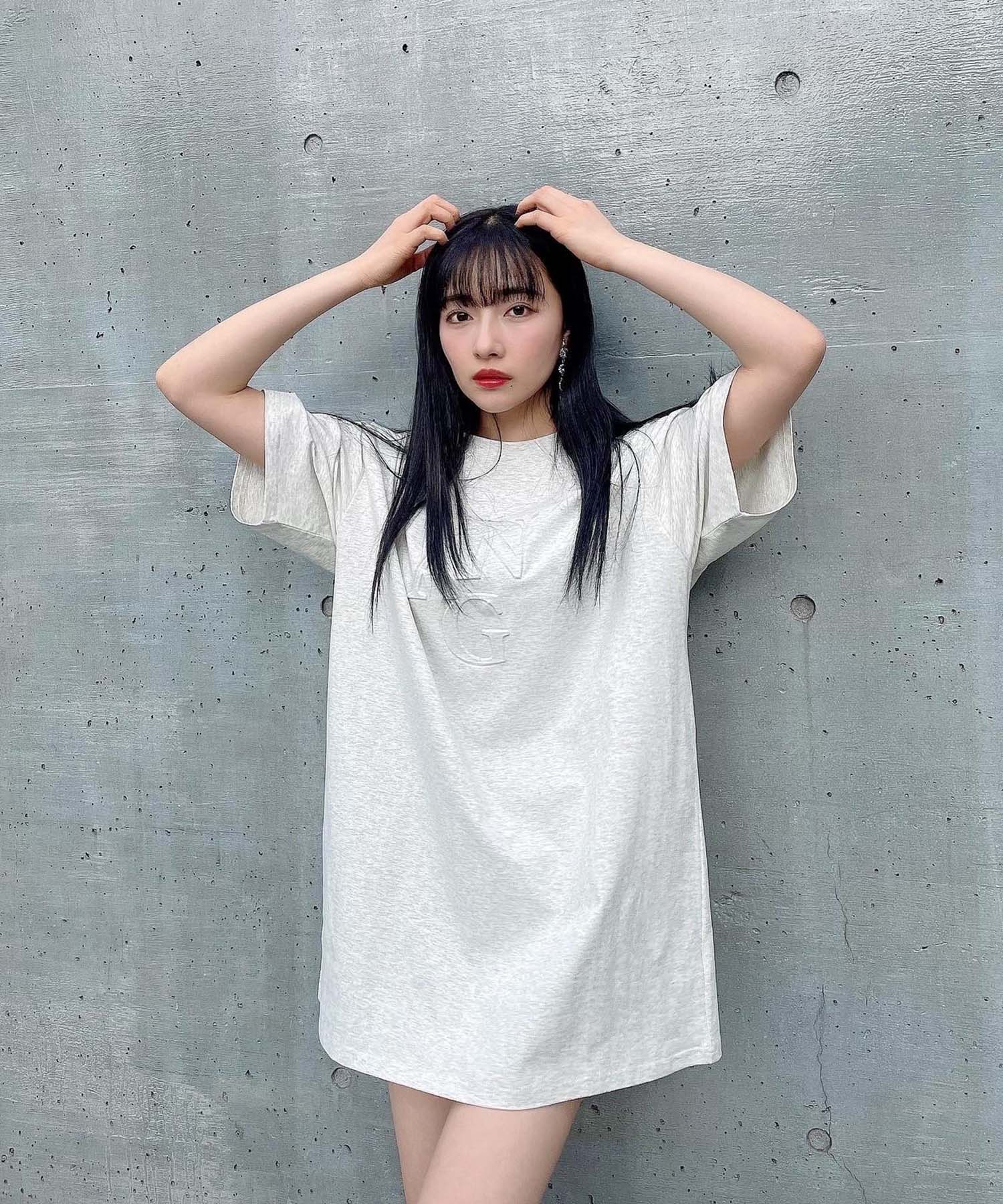 UNISEX エンボスロゴTシャツ