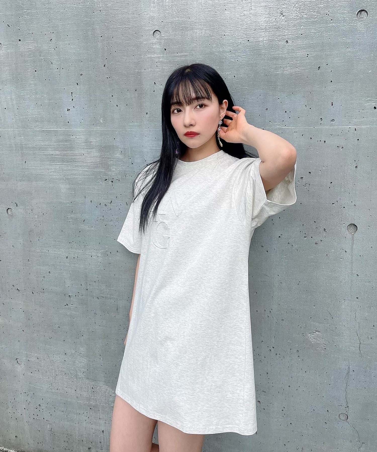 UNISEX エンボスロゴTシャツ