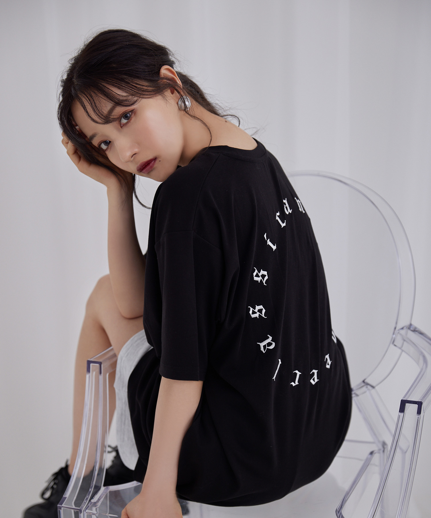 UNISEXサークルエンブロイダリーTシャツ – BUNNY APARTMENT