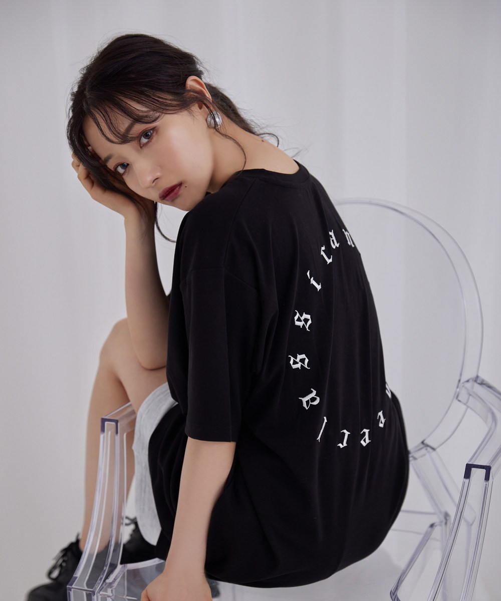 UNISEXサークルエンブロイダリーTシャツ