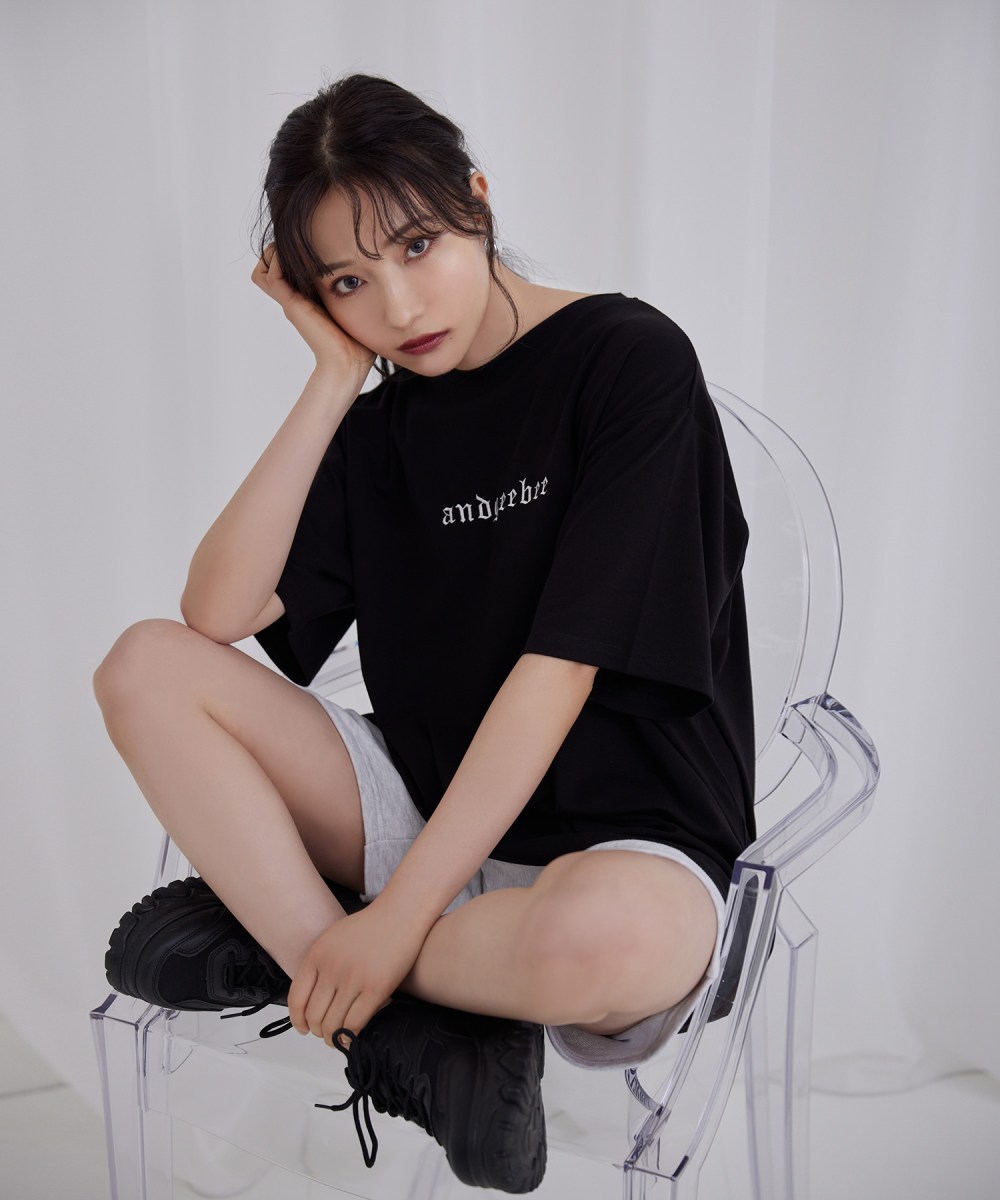 UNISEXサークルエンブロイダリーTシャツ