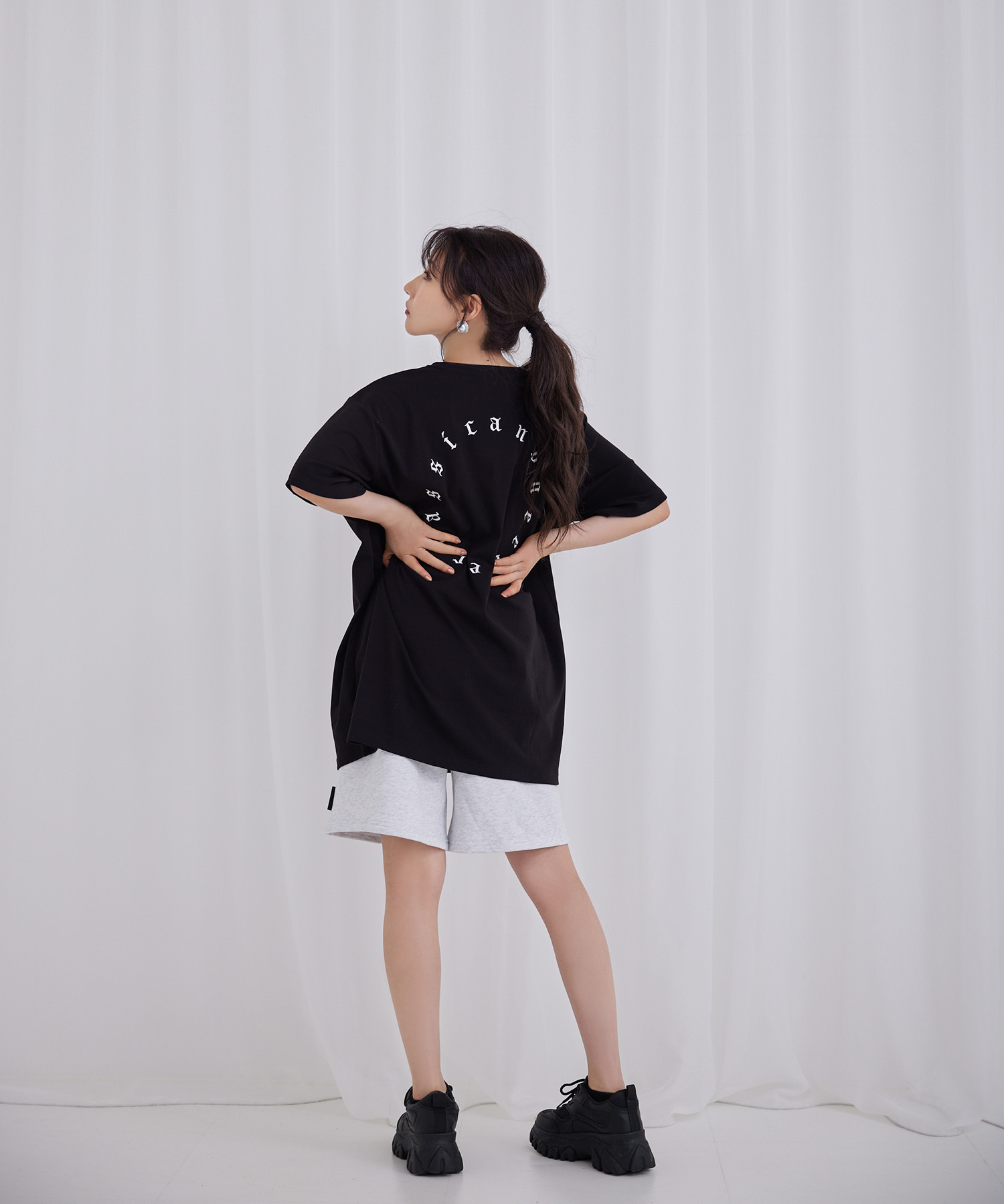 UNISEXサークルエンブロイダリーTシャツ