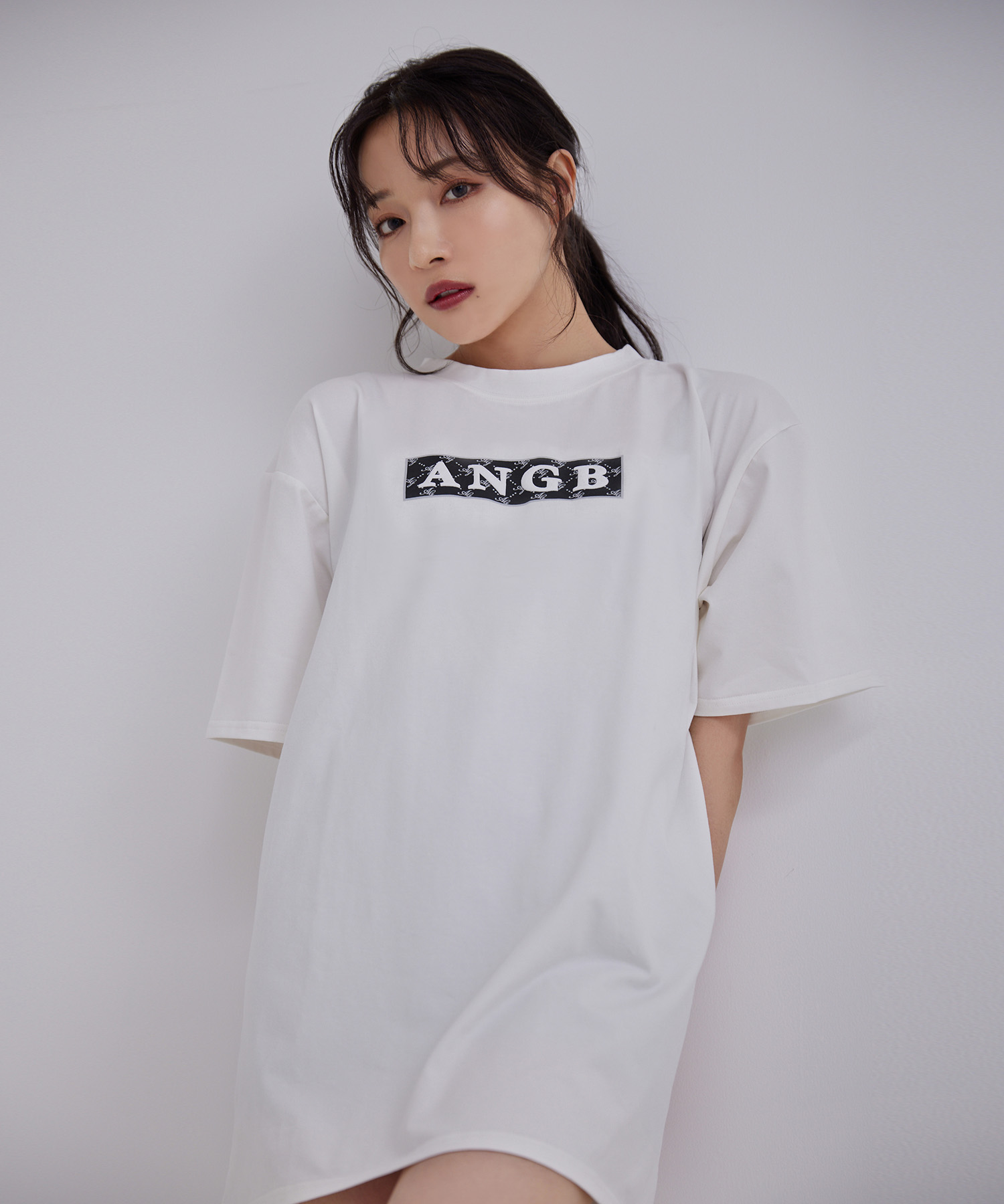 UNISEXボックスロゴTシャツ