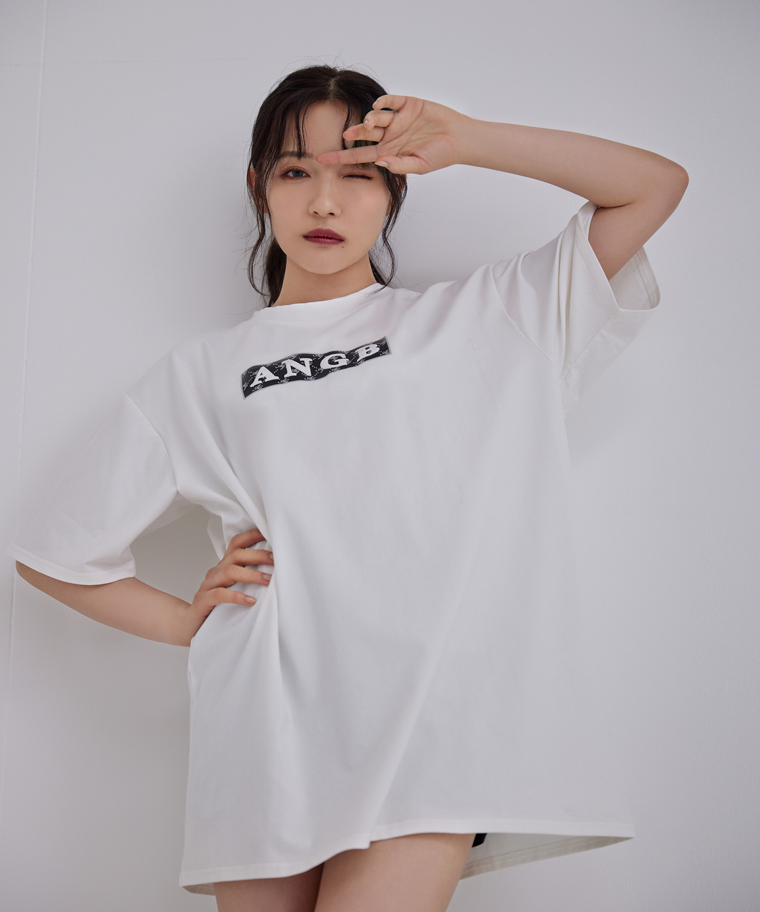 UNISEXボックスロゴTシャツ