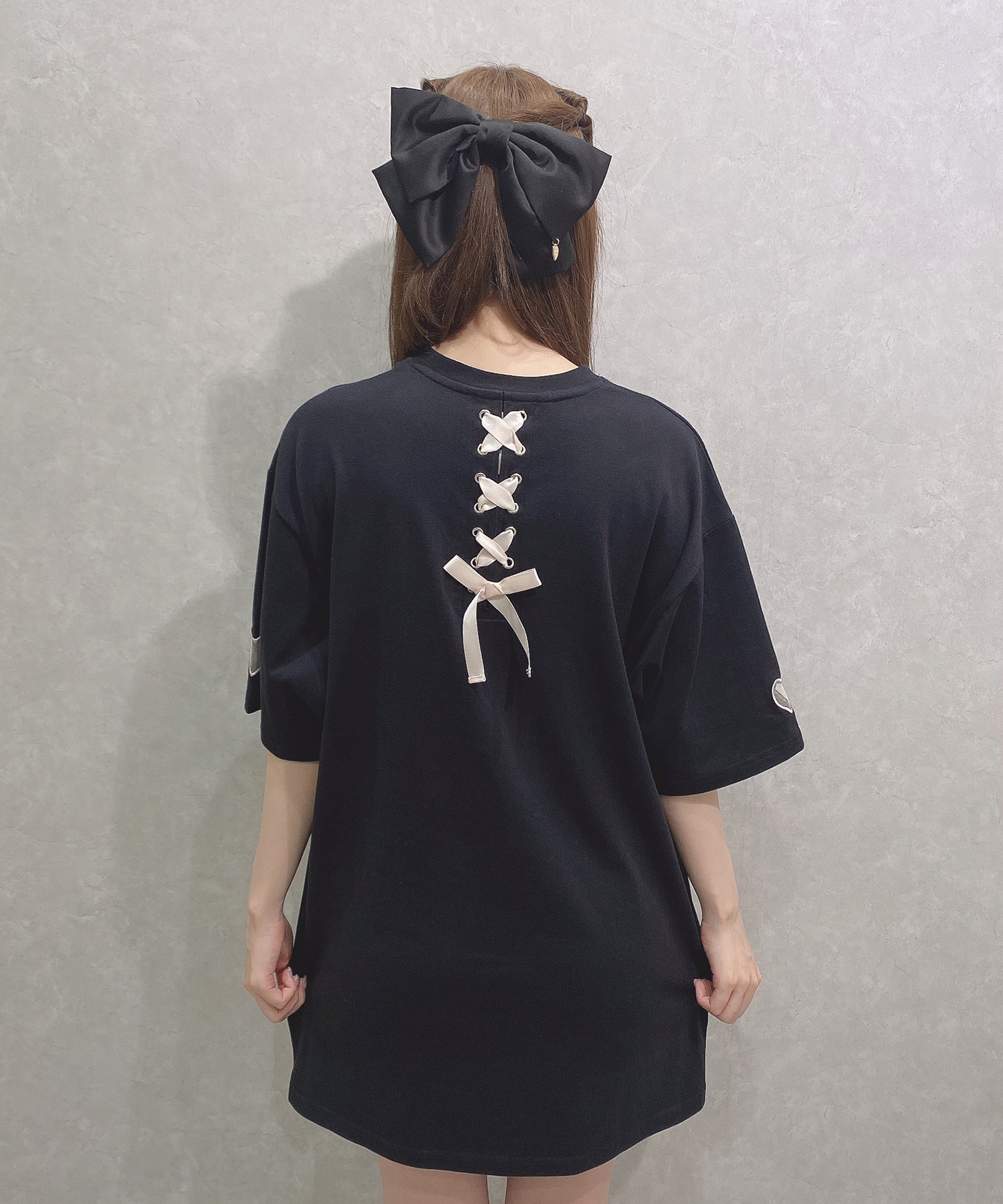 バックレースアップハニーTシャツ