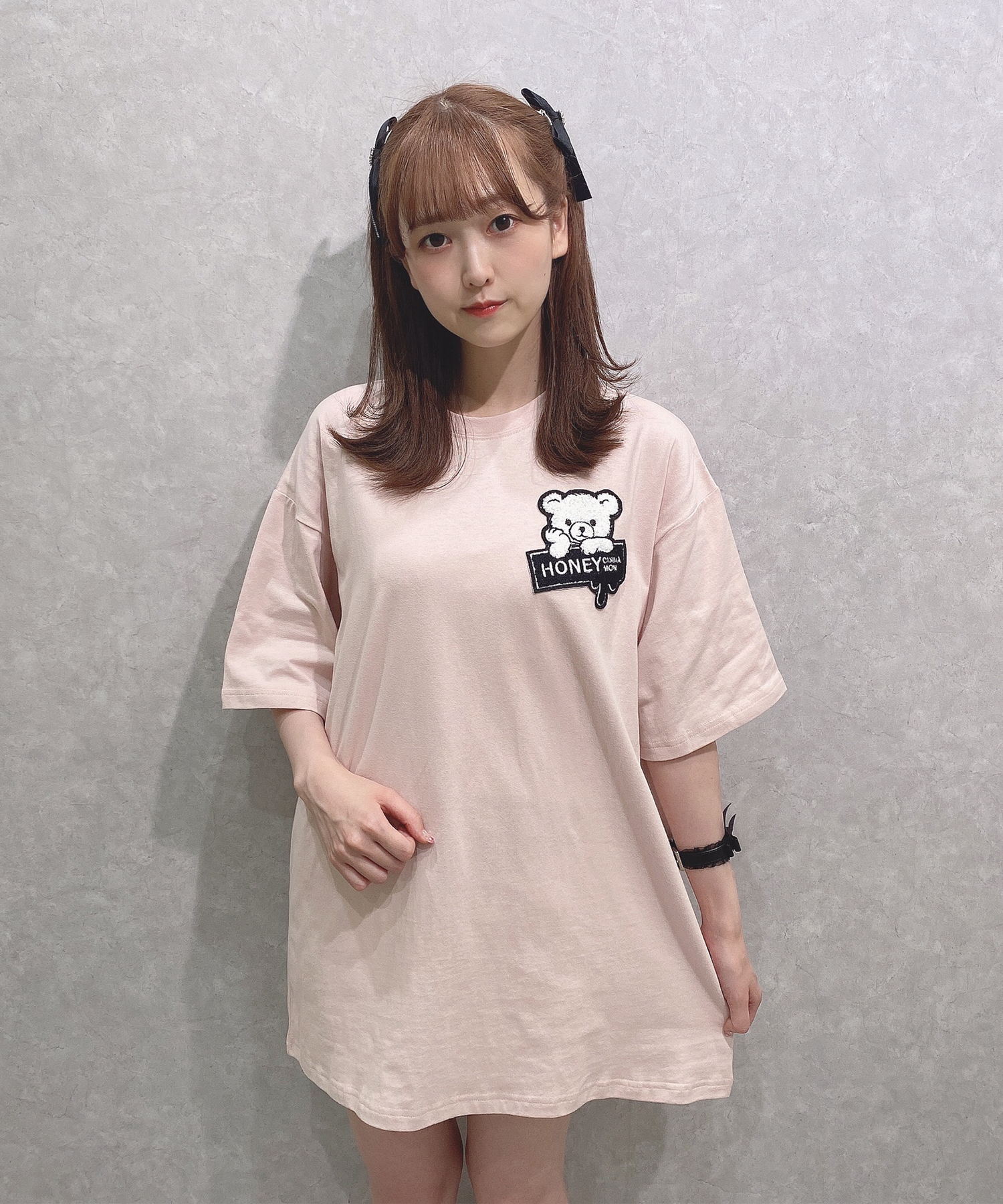 フロントアップリケシナモンTシャツ