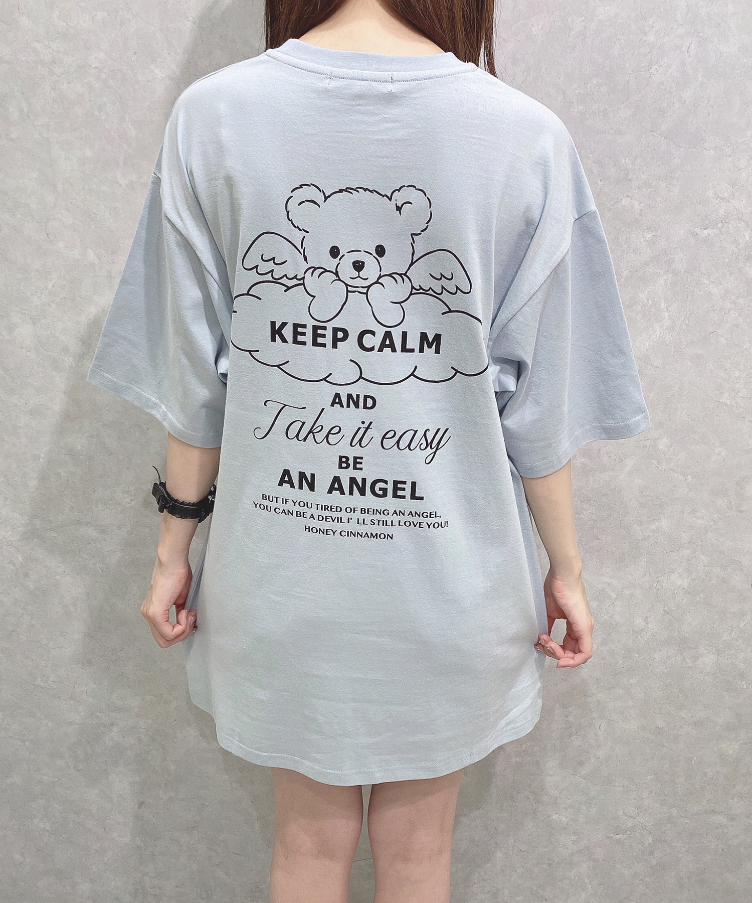 フロントアップリケシナモンTシャツ