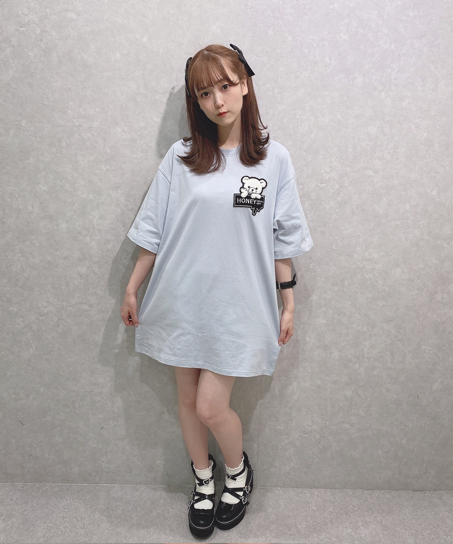 フロントアップリケシナモンTシャツ