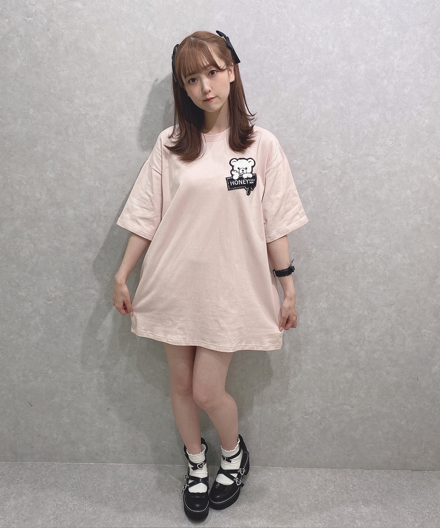 フロントアップリケシナモンTシャツ