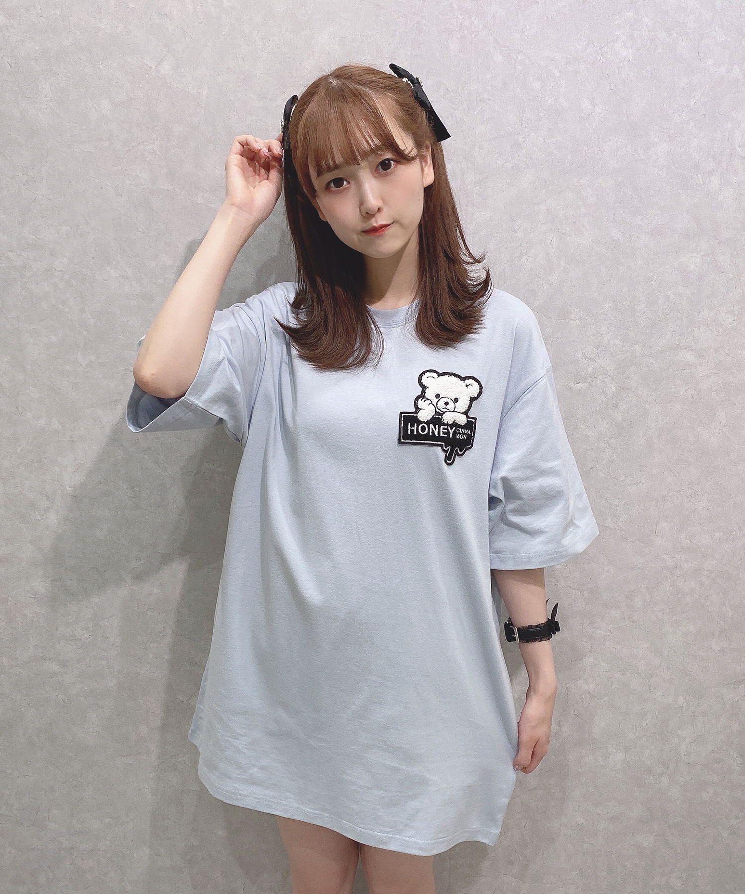 フロントアップリケシナモンTシャツ