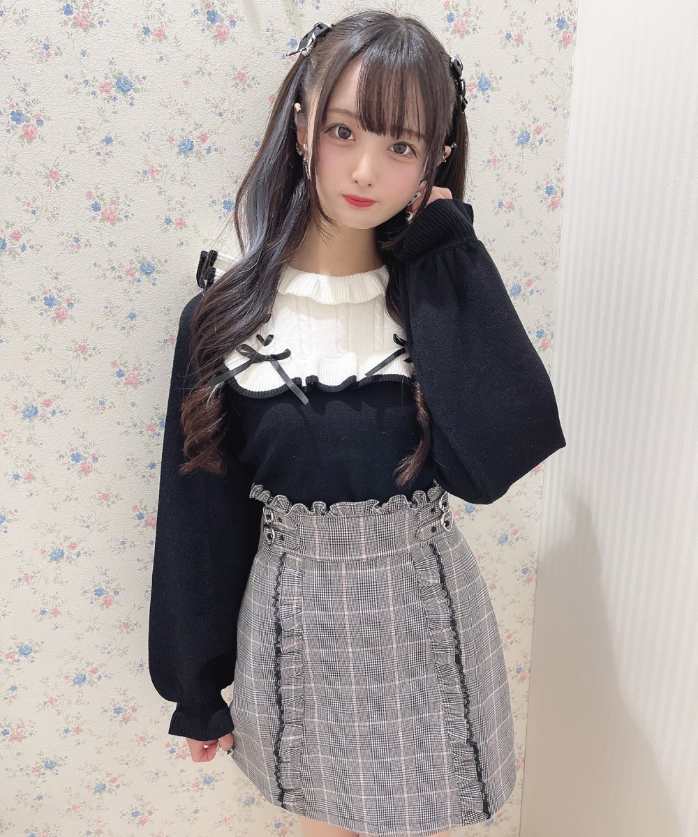 切替フリルニット×サイドベルト台形スカートSET