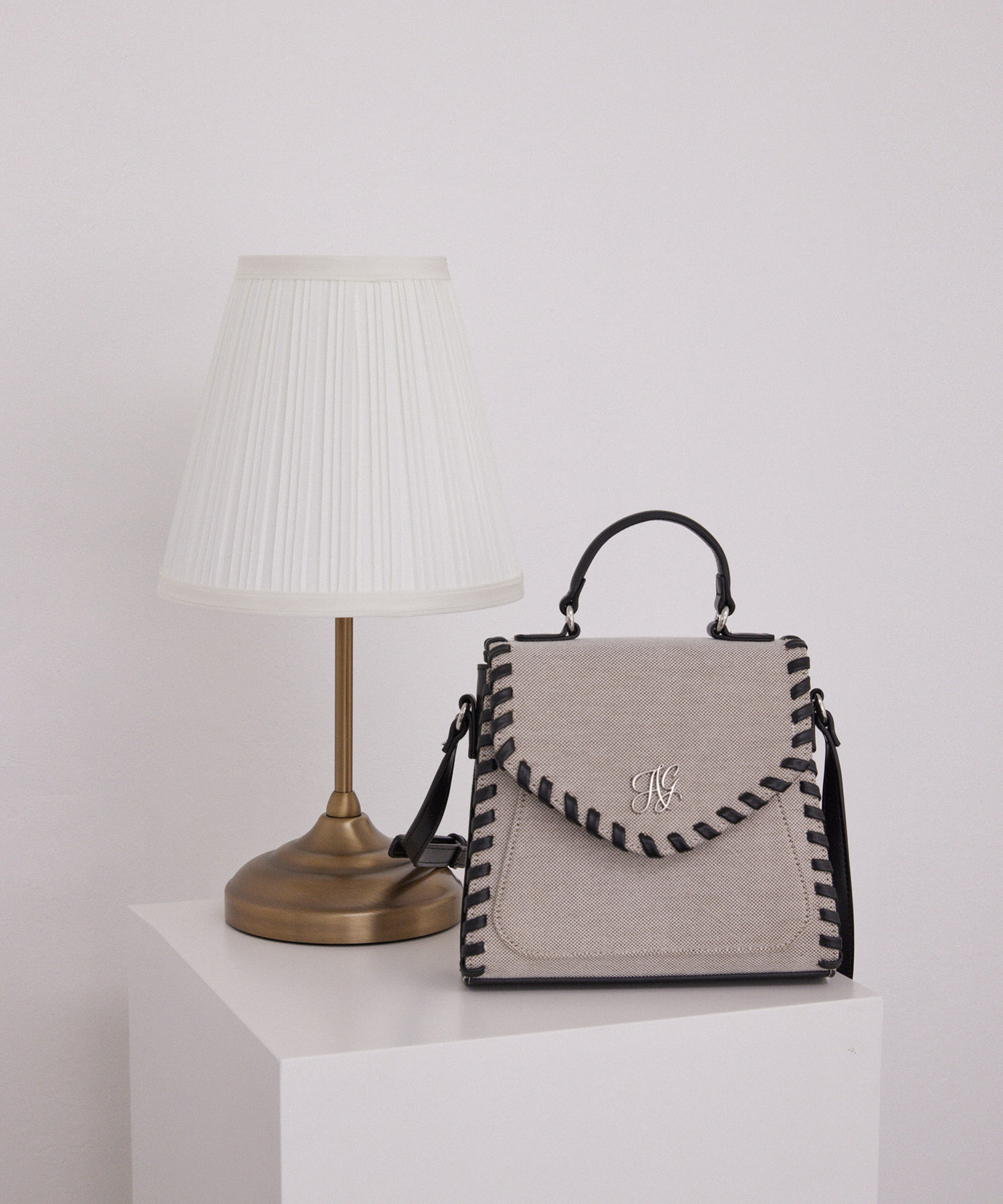 コードショルダーバッグ