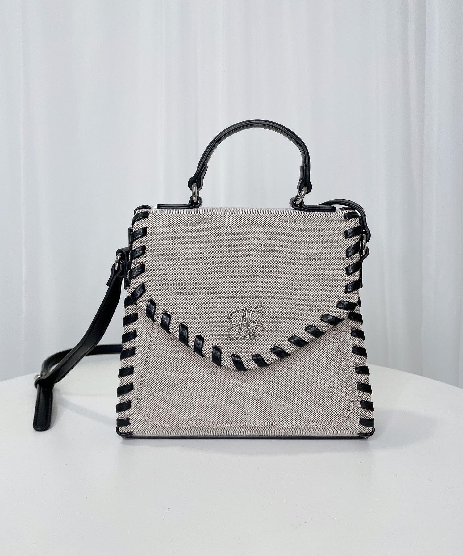 コードショルダーバッグ