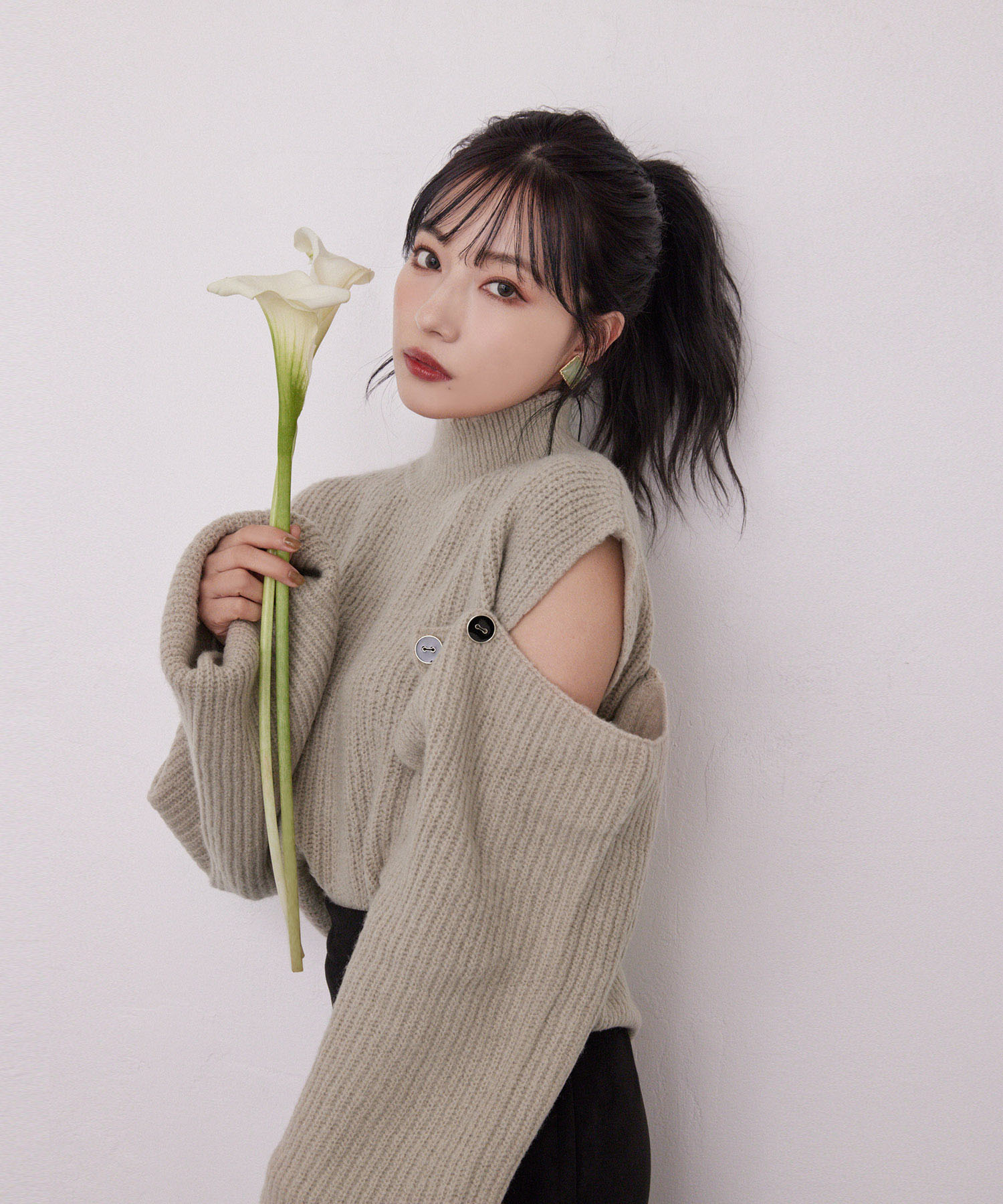 ハイネックオープンショルダーニット