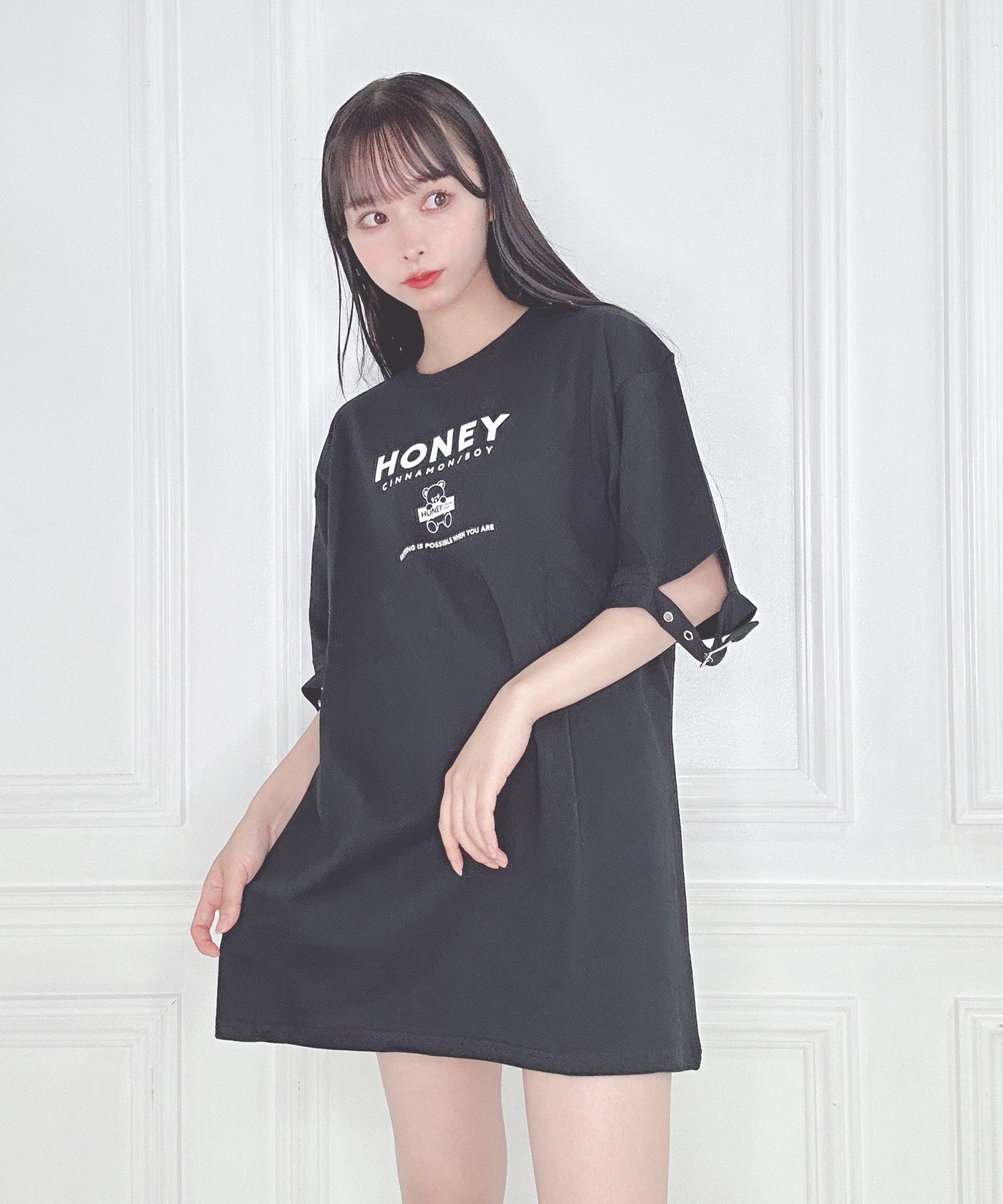 ベルトスリーブロゴTシャツ