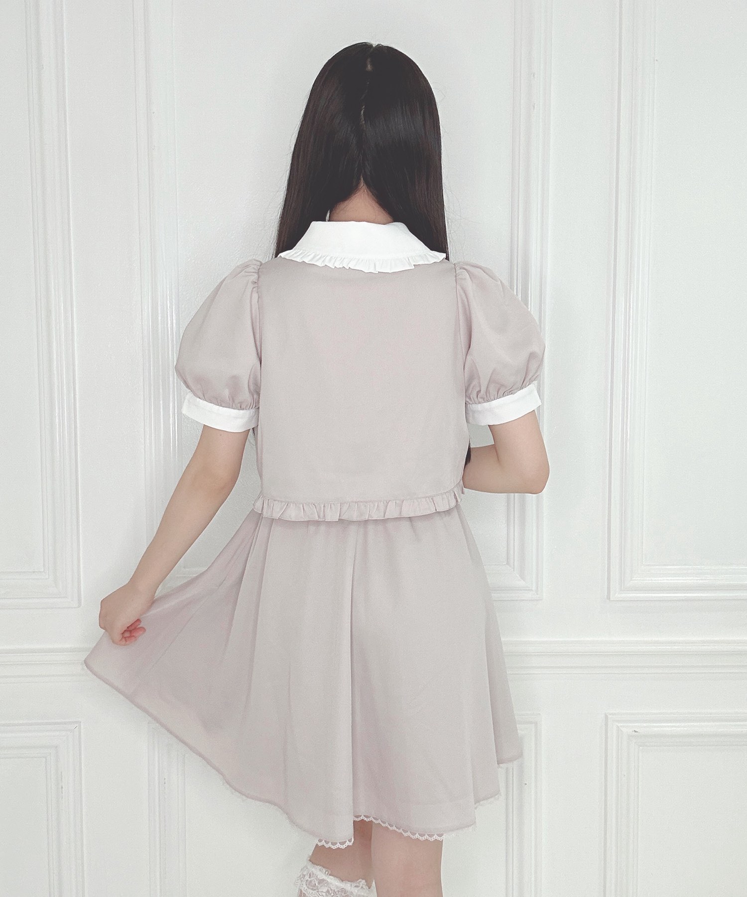 デコルテあきパフスリーブワンピース