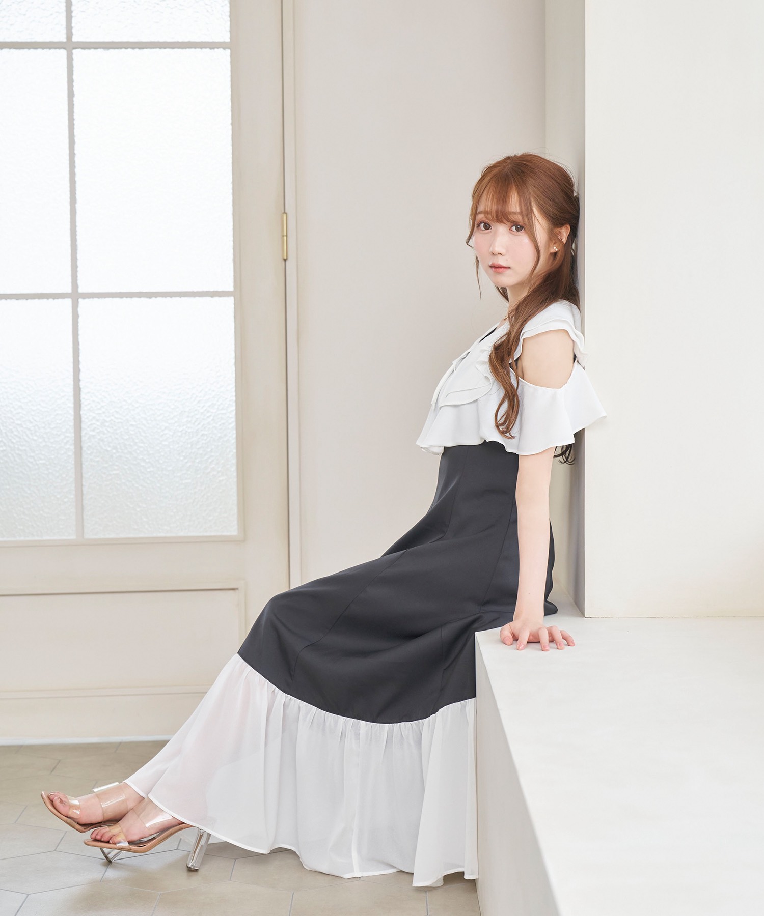 flare collar one piece【black】 – BUNNY APARTMENT