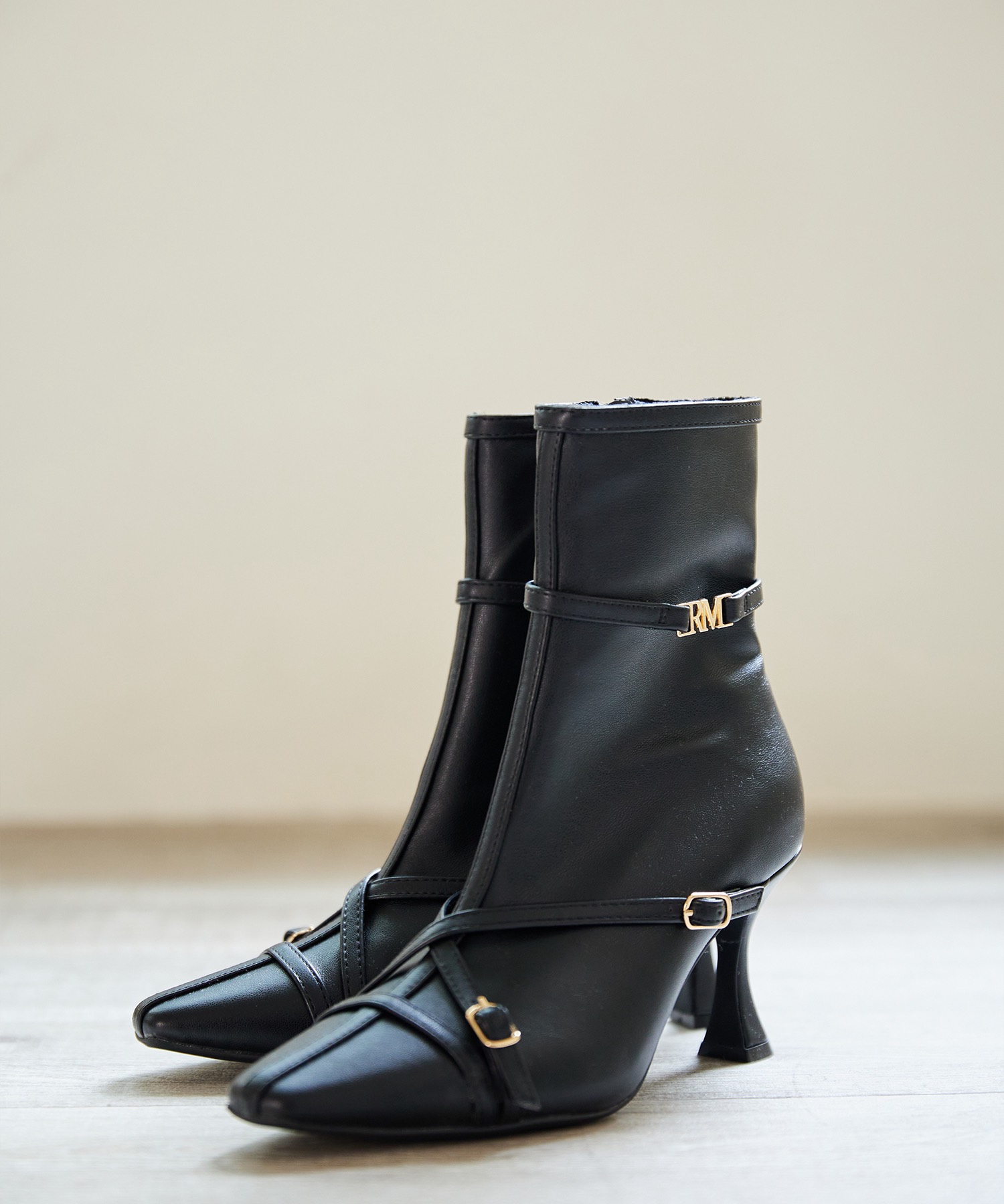 cross belted short boots【black】 – BUNNY APARTMENT